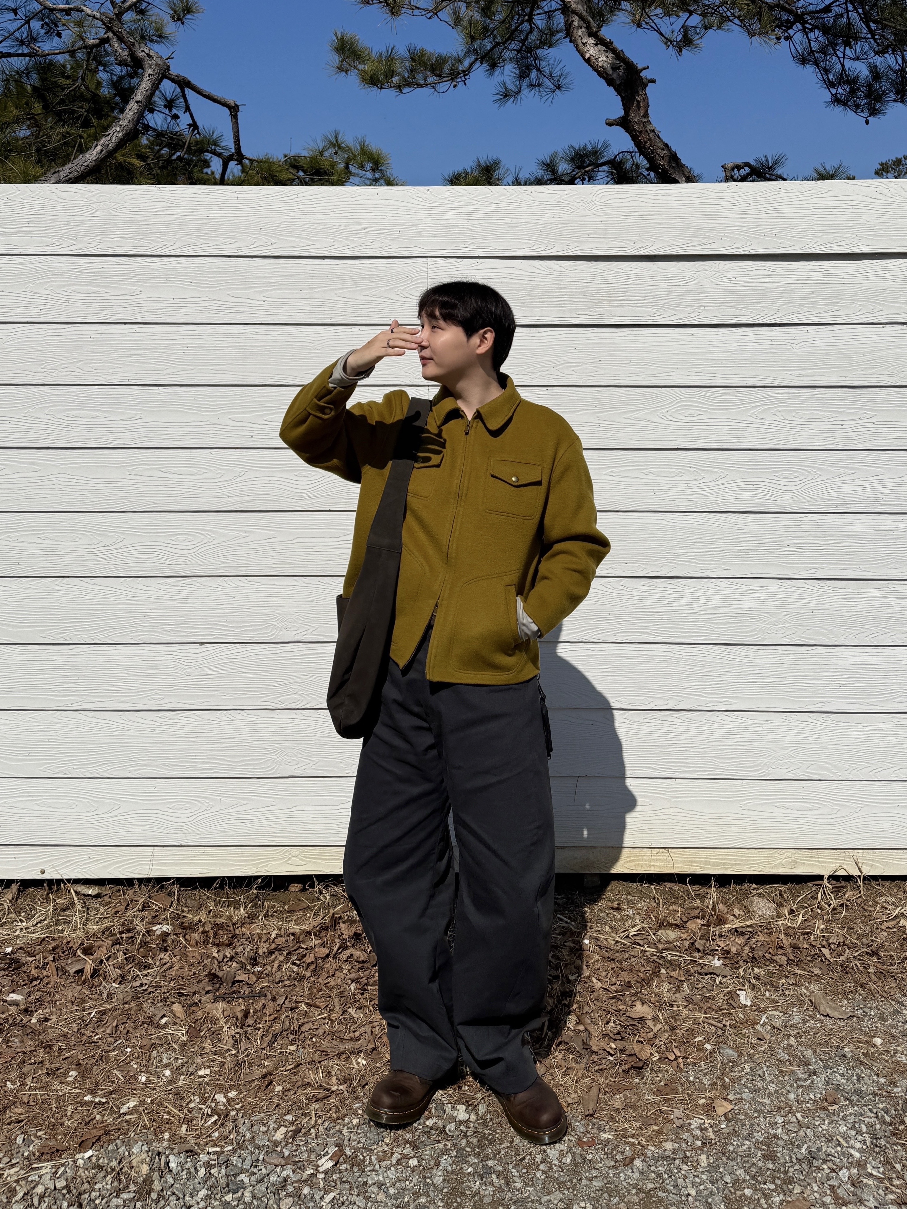 Dr. Martens 1461 Crazy Horse Dark Brown, Human Made Military Card Case Black 착용 스타일 - 1