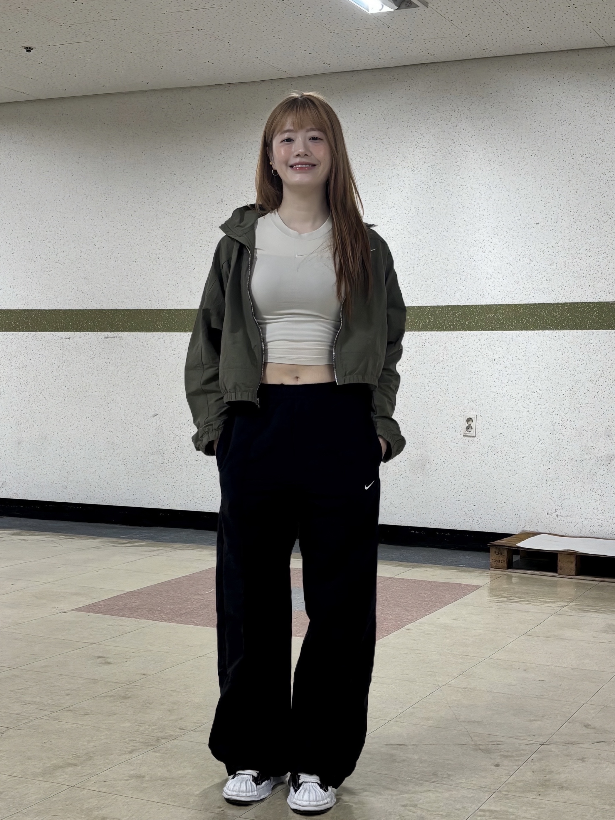 Maison Mihara Yasuhiro Blakey OG Sole Canvas Low-top Sneakers Black White, (W) Nike NSW Everything Woven Oversized Repel UV Protection Jacket Medium Olive Sail - Asia 착용 스타일 - 4