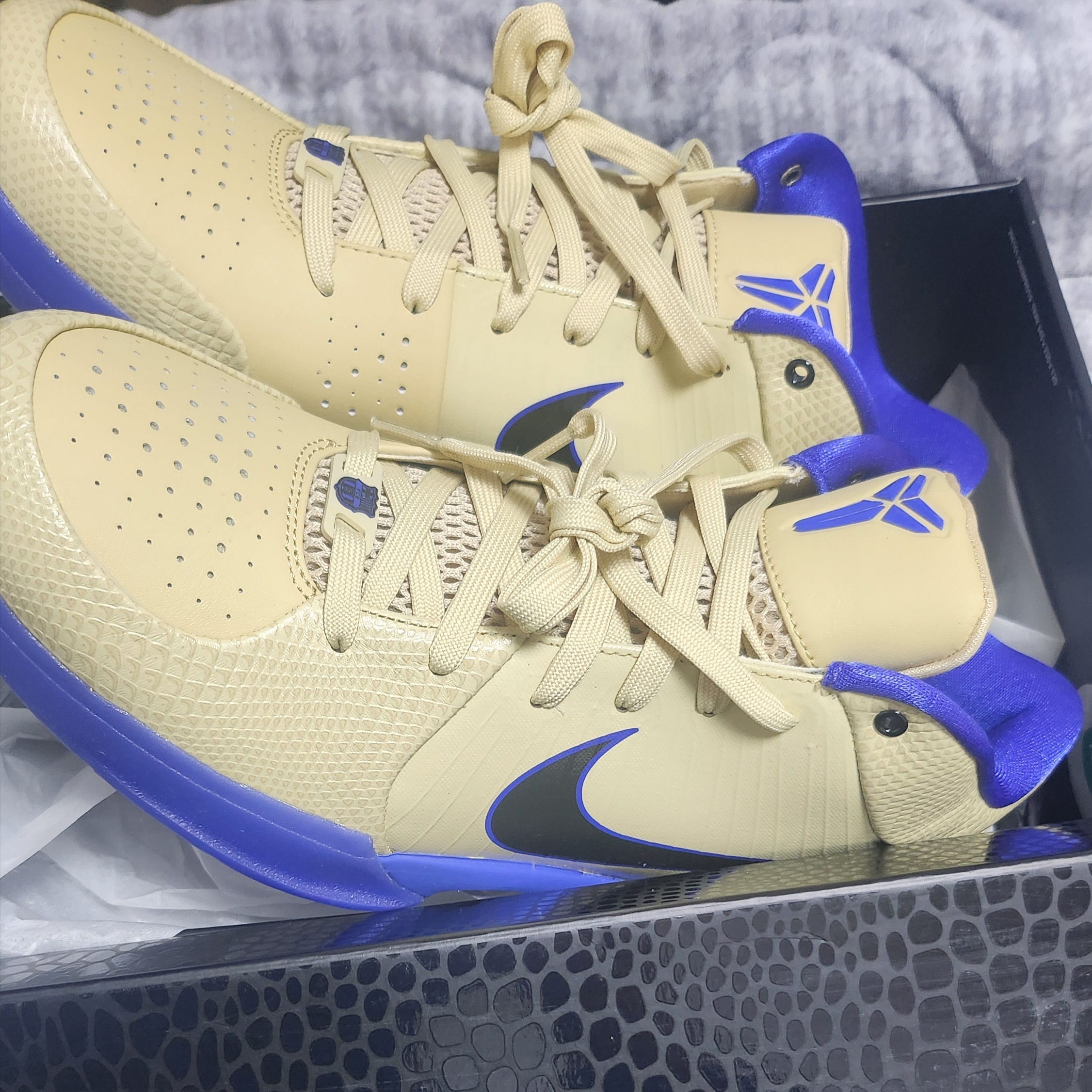 Nike x FC Barcelona Kobe 4 Protro Team Gold Black 착용 스타일
