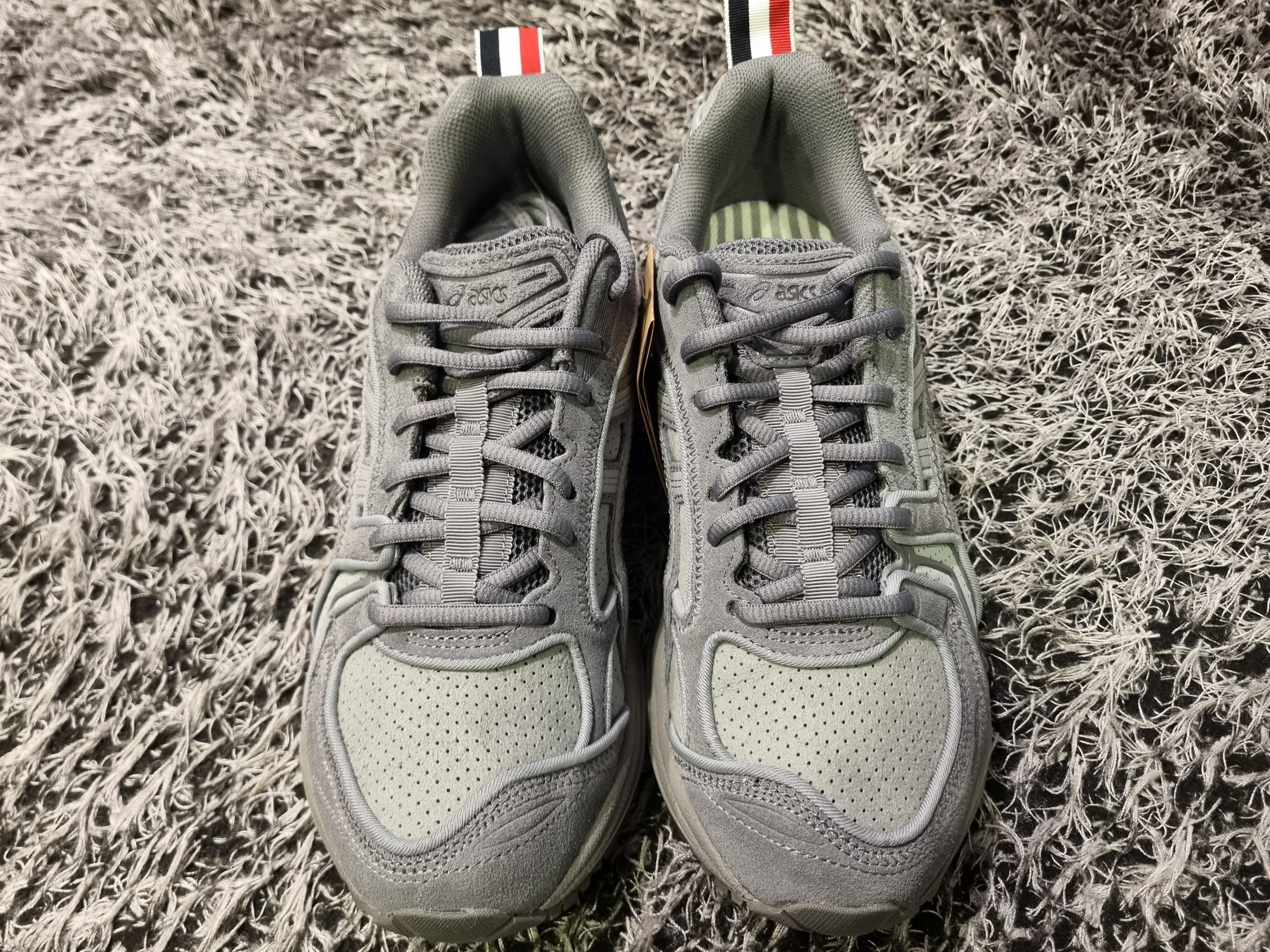Asics x Thom Browne Gel-Kayano 14 Grey 착용 스타일 - 4