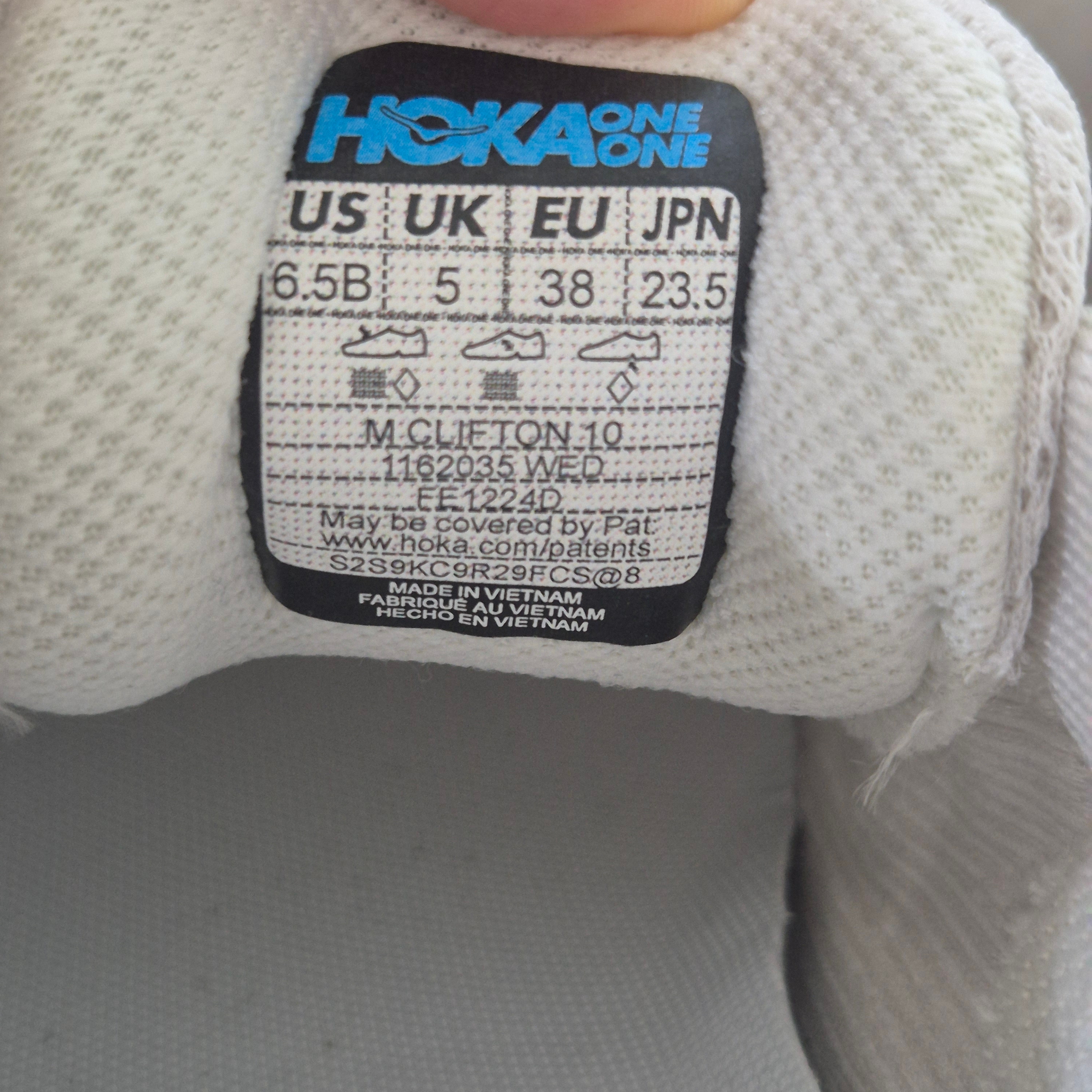 (W) Hoka Clifton10 Running Shoes Gray 착용 스타일 - 3