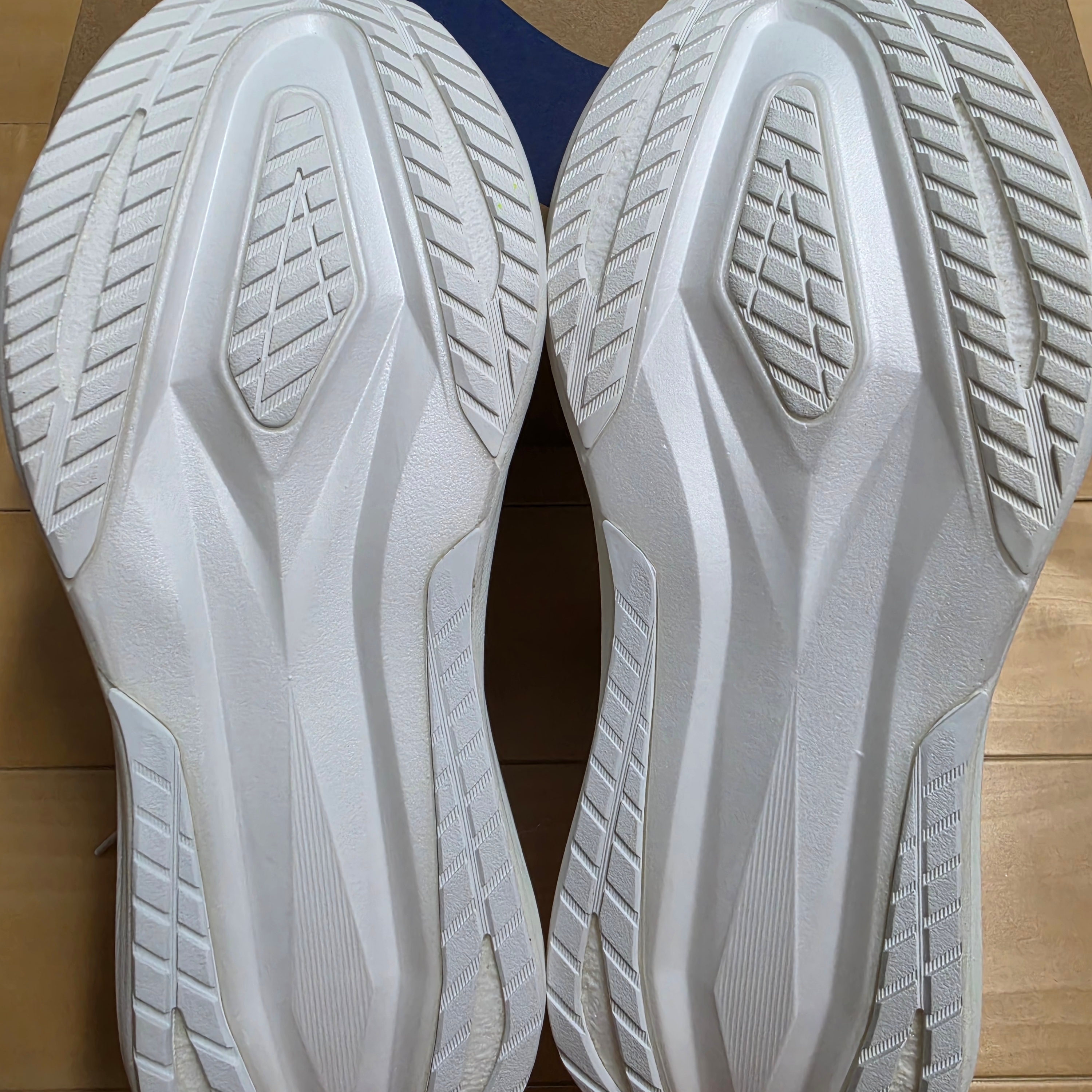 Asics Megablast White Piedmont Grey 착용 스타일 - 5