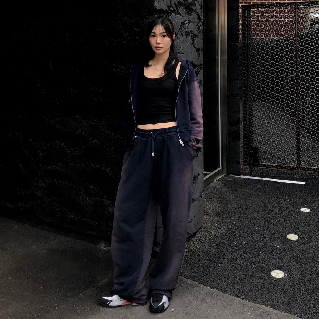Thevinylhouse Dyed Crop Hoodie Zip-Up Navy, Thevinylhouse Dyed Sweat Pants Navy 착용 스타일