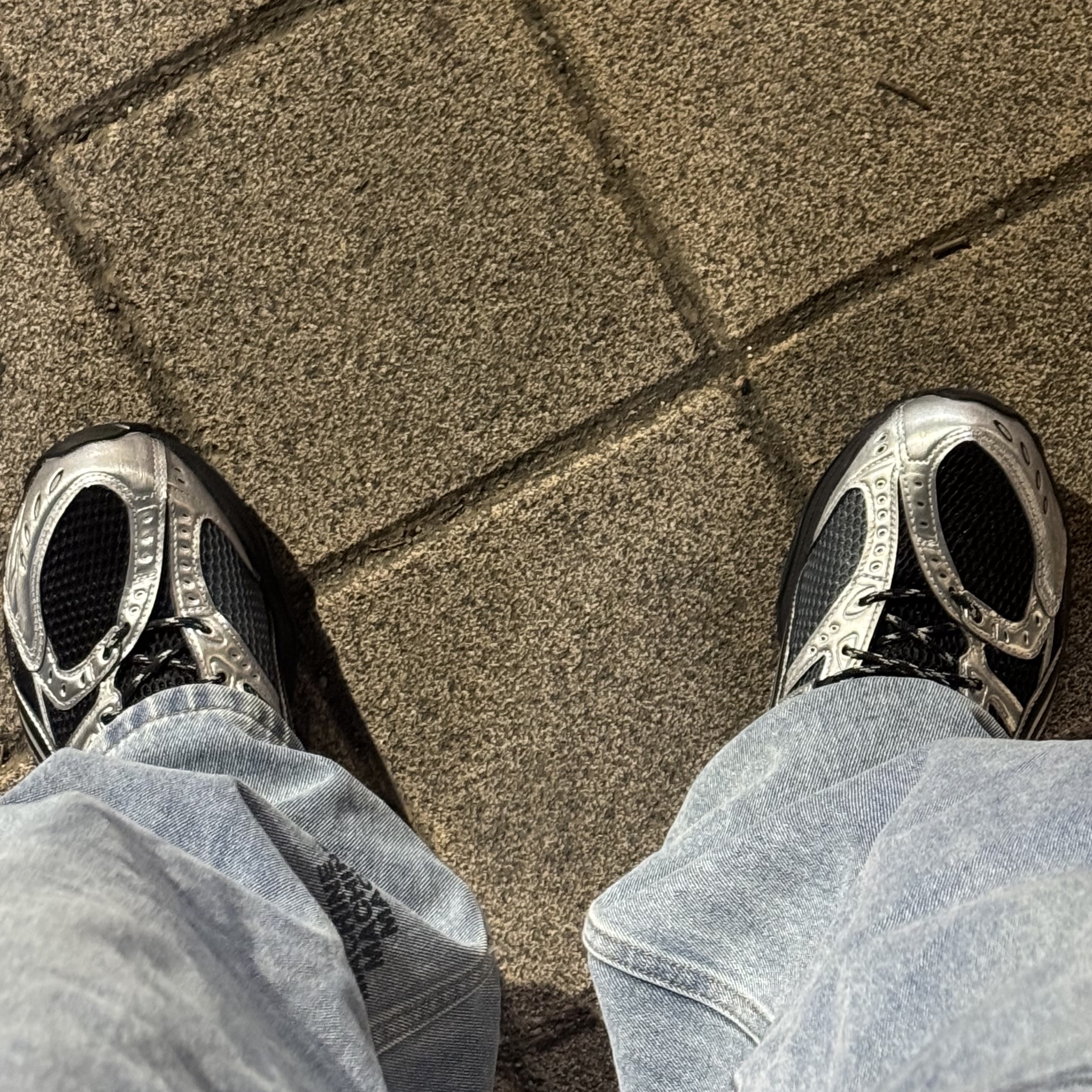Asics Gel-Nimbus 10.1 Black Pure Silver - Korea Exclusive 착용 스타일
