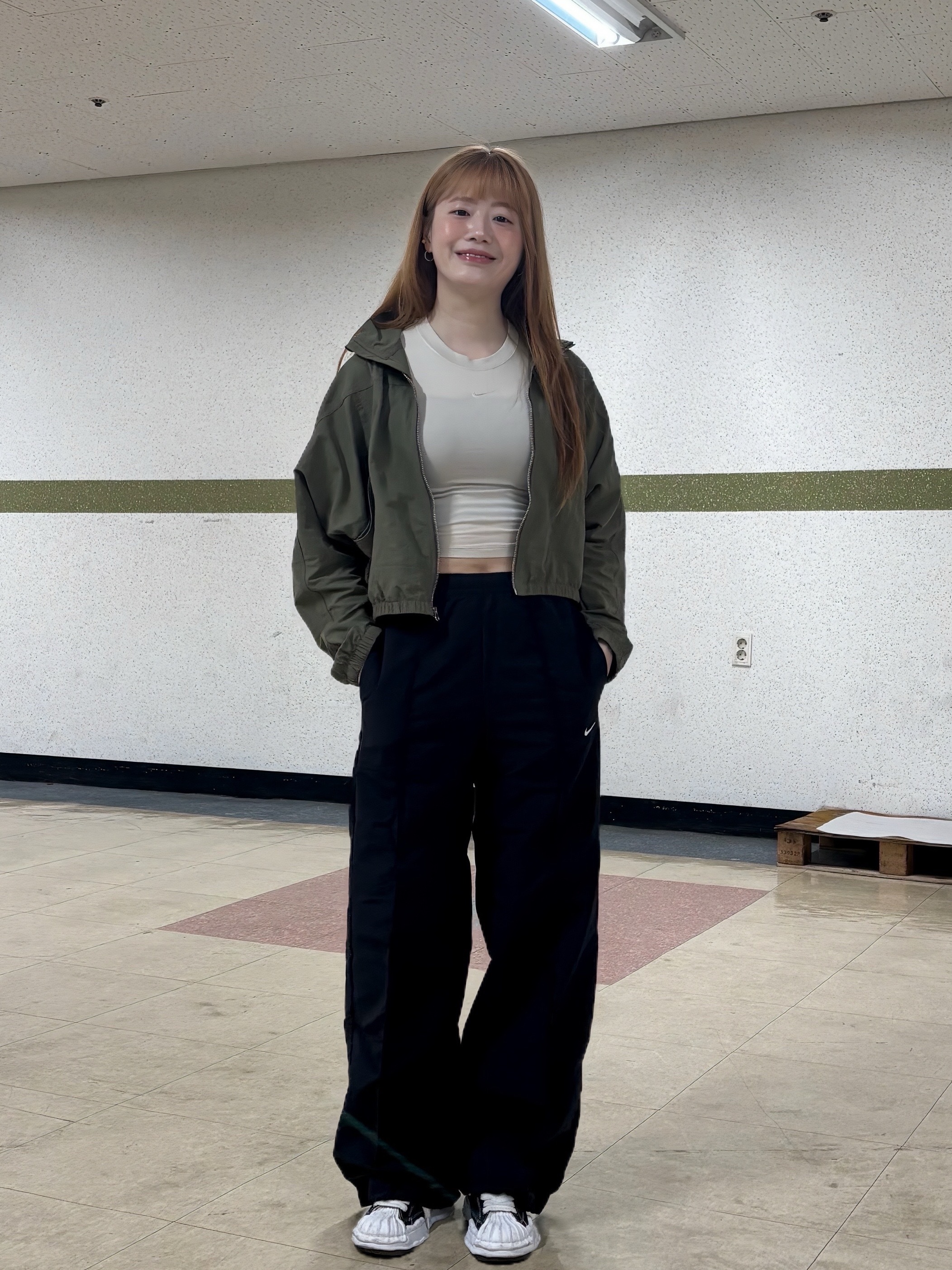 Maison Mihara Yasuhiro Blakey OG Sole Canvas Low-top Sneakers Black White, (W) Nike NSW Everything Woven Oversized Repel UV Protection Jacket Medium Olive Sail - Asia 착용 스타일 - 5