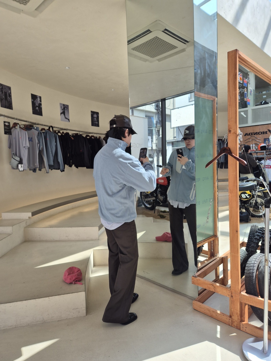 Honda Engineered Leather Ball Cap Black, Honda Engineered Leather Motorcycle Jacket All Black 착용 스타일 - 5