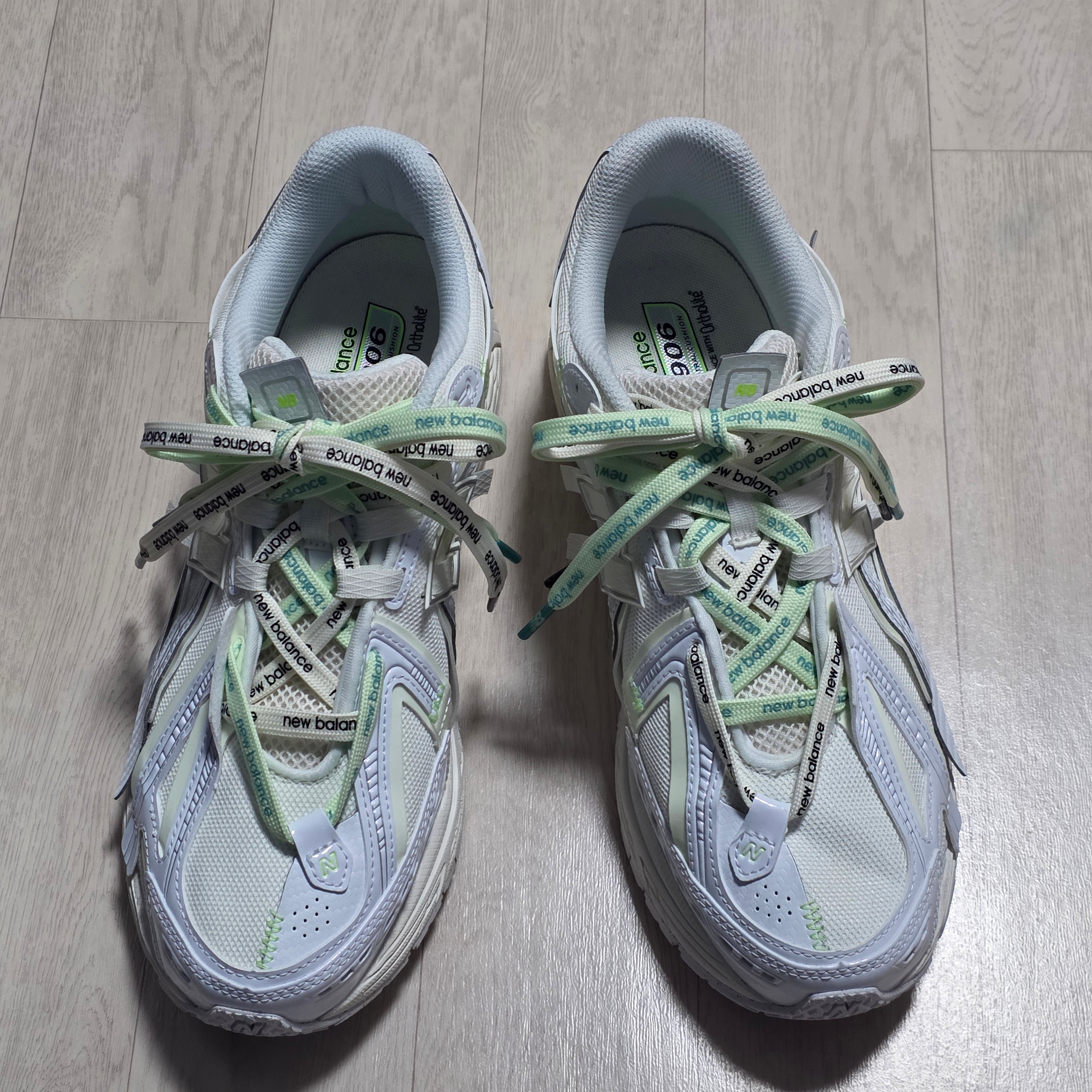 New Balance 1906A White Mint Flash 착용 스타일 - 2