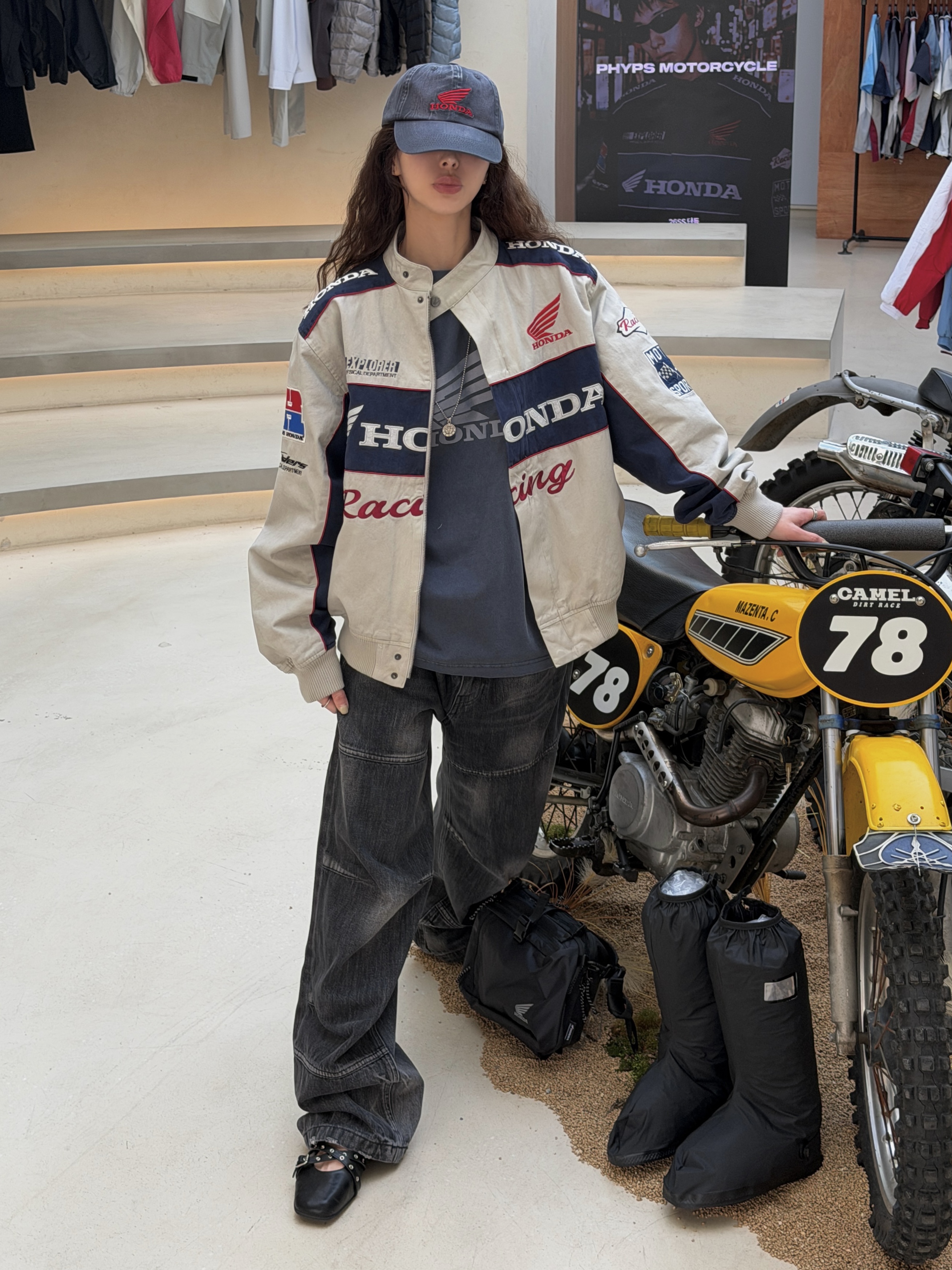 Honda Twill Multi Patch Motorcycle Jacket Ivory, Honda Original Wing Logo Vintage Cap Charcoal 착용 스타일 - 1