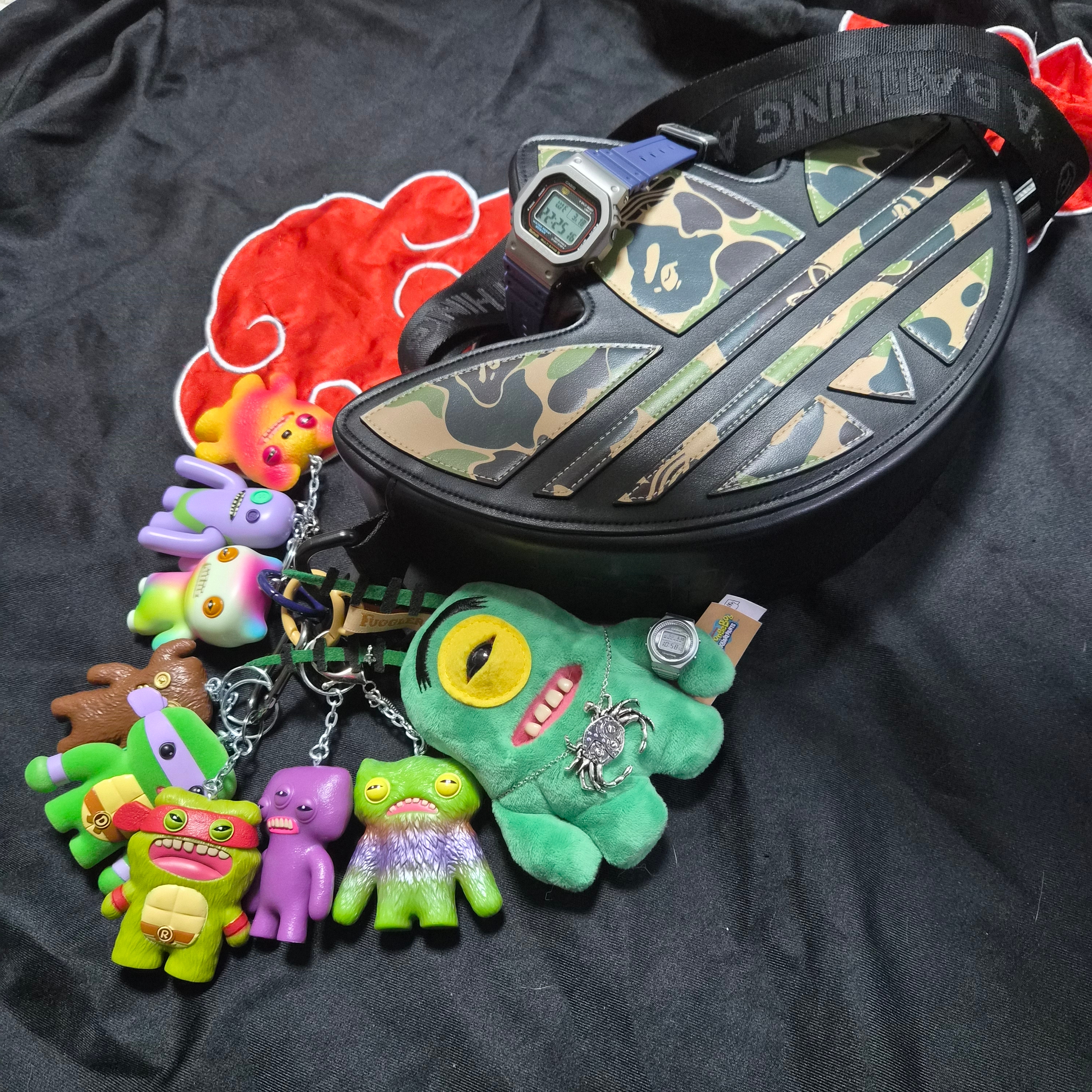 Adidas x BAPE Trefoil Shoulder Bag Black 착용 스타일 - 1