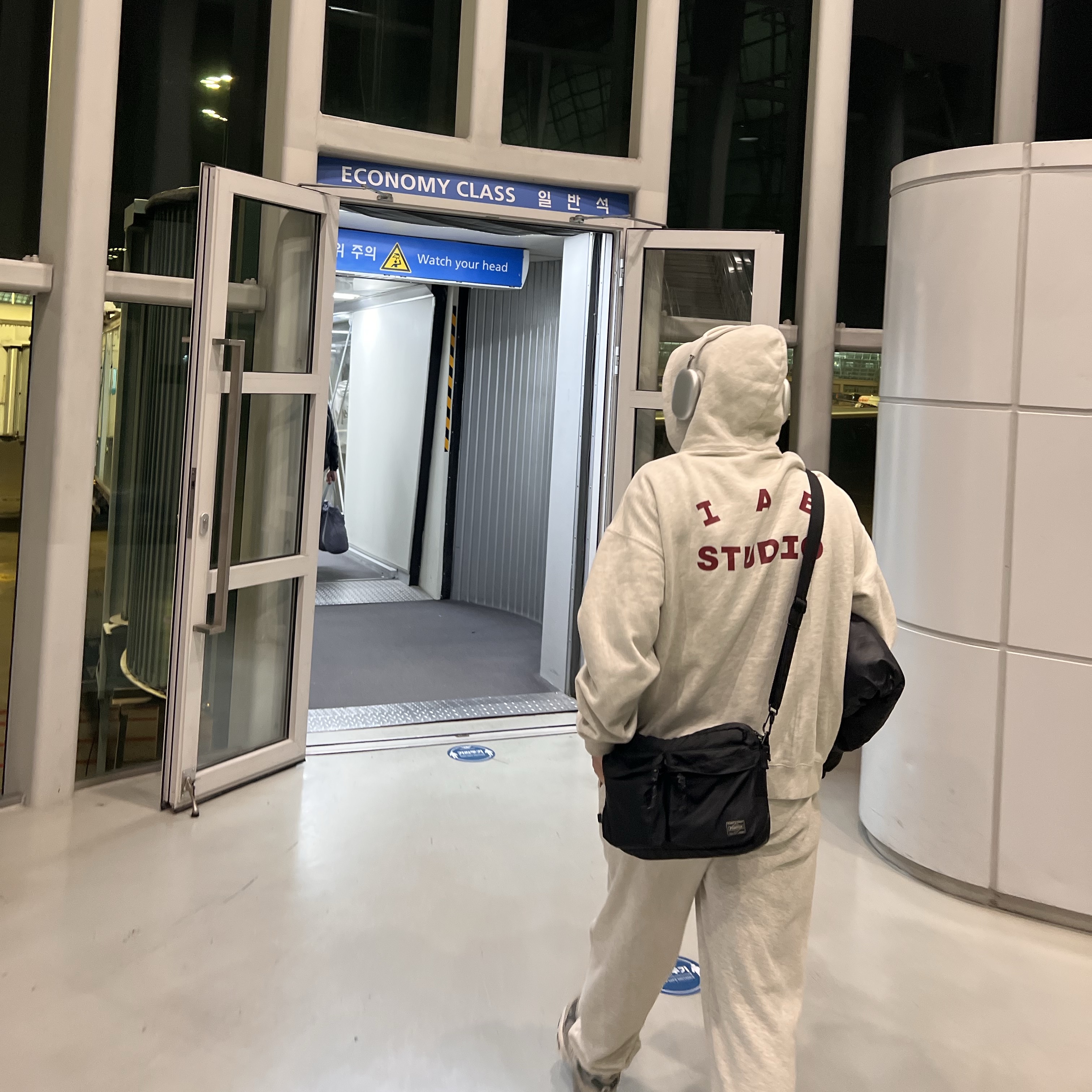 IAB Studio Hoodie Oatmeal Burgundy, IAB Studio Sweatpants Oatmeal Burgundy - 22SS 착용 스타일