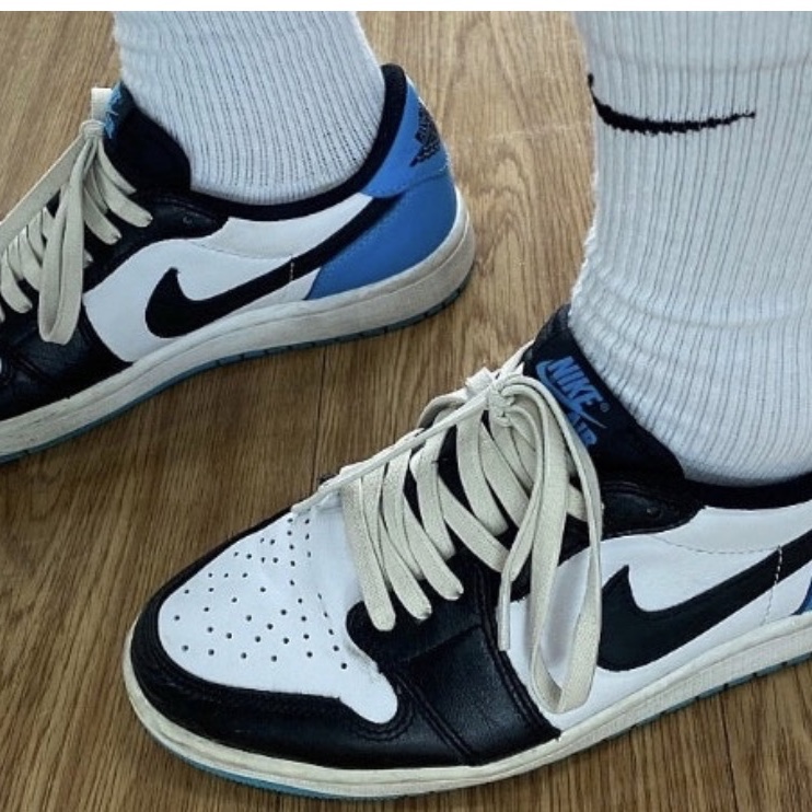Jordan 1 Retro Low OG Black and Dark Powder Blue 착용 스타일