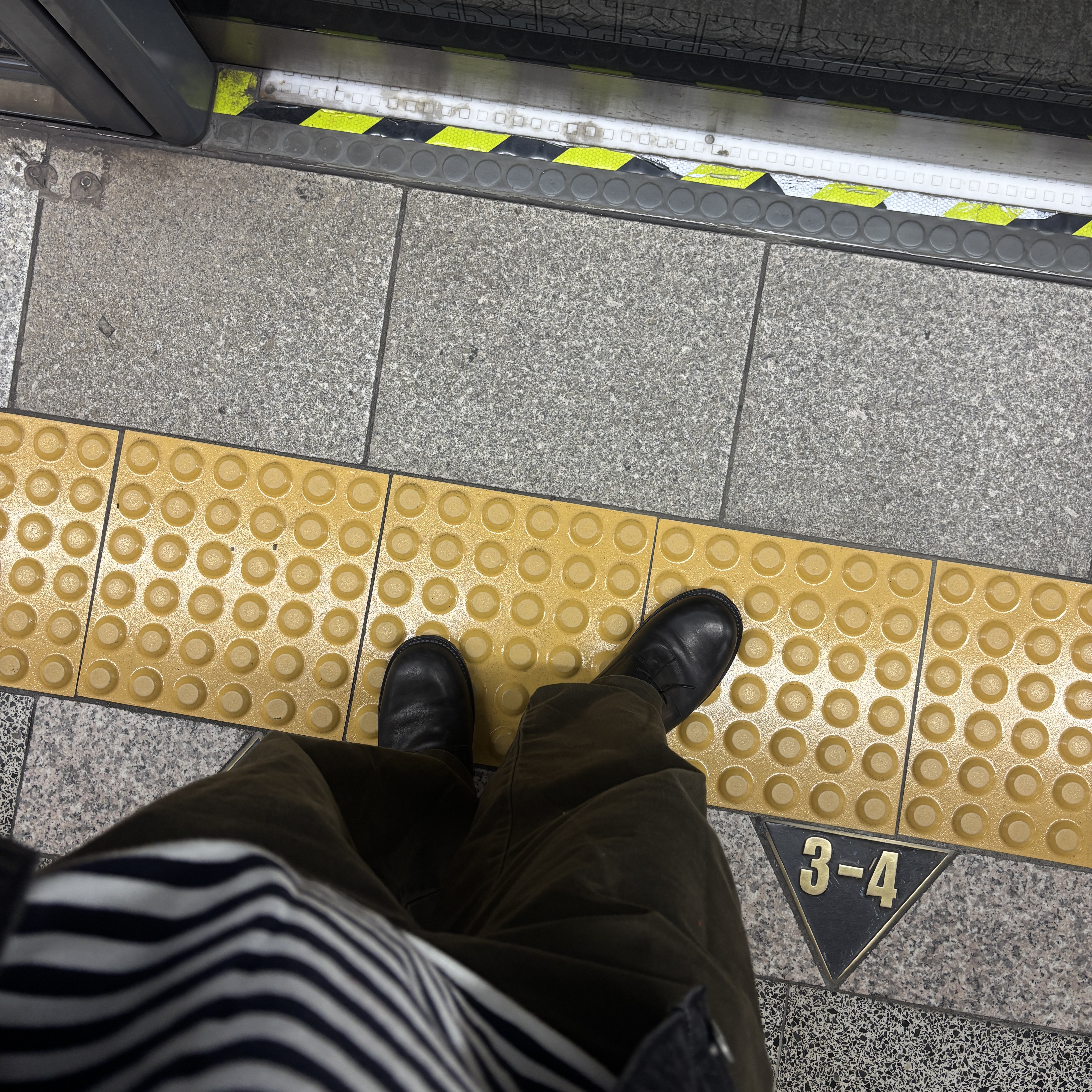 Kinchi Shower - 808 (a) Black 착용 스타일