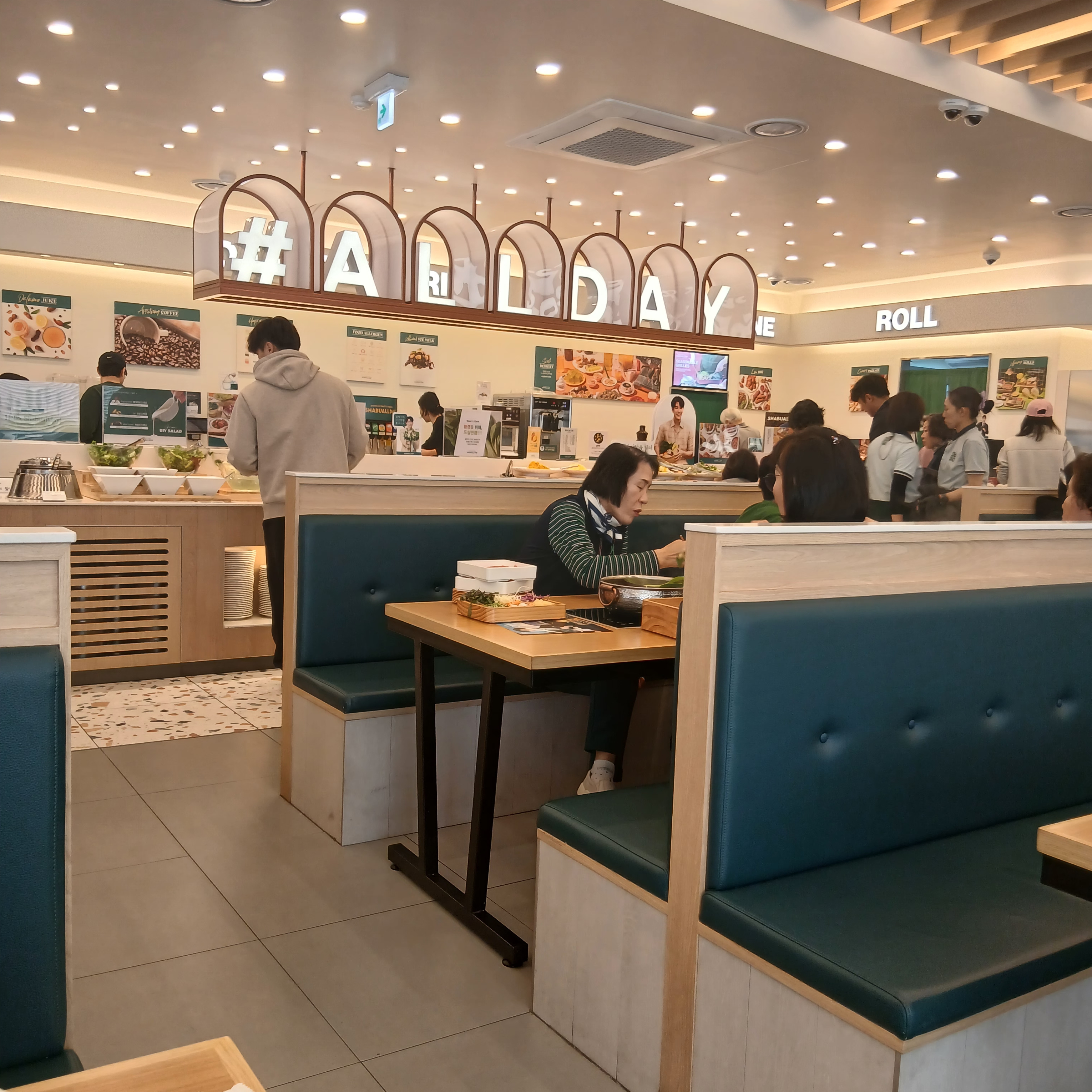 Arc'teryx Emblem Fleece Crew Neck Pullover  Habitat 착용 스타일 - 9