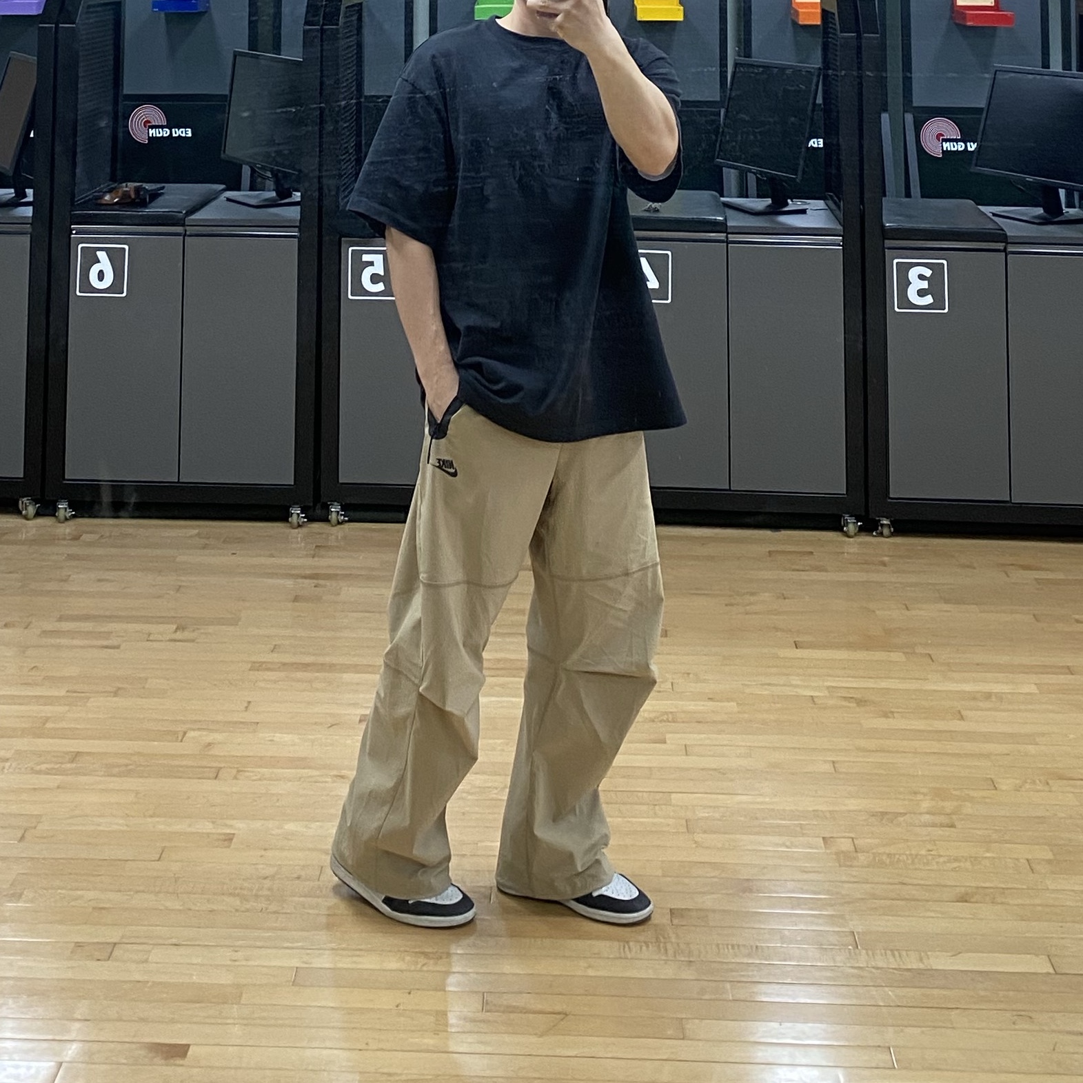 Nike Tech Woven Open Hem Pants Parachute Beige Black - Asia 착용 스타일