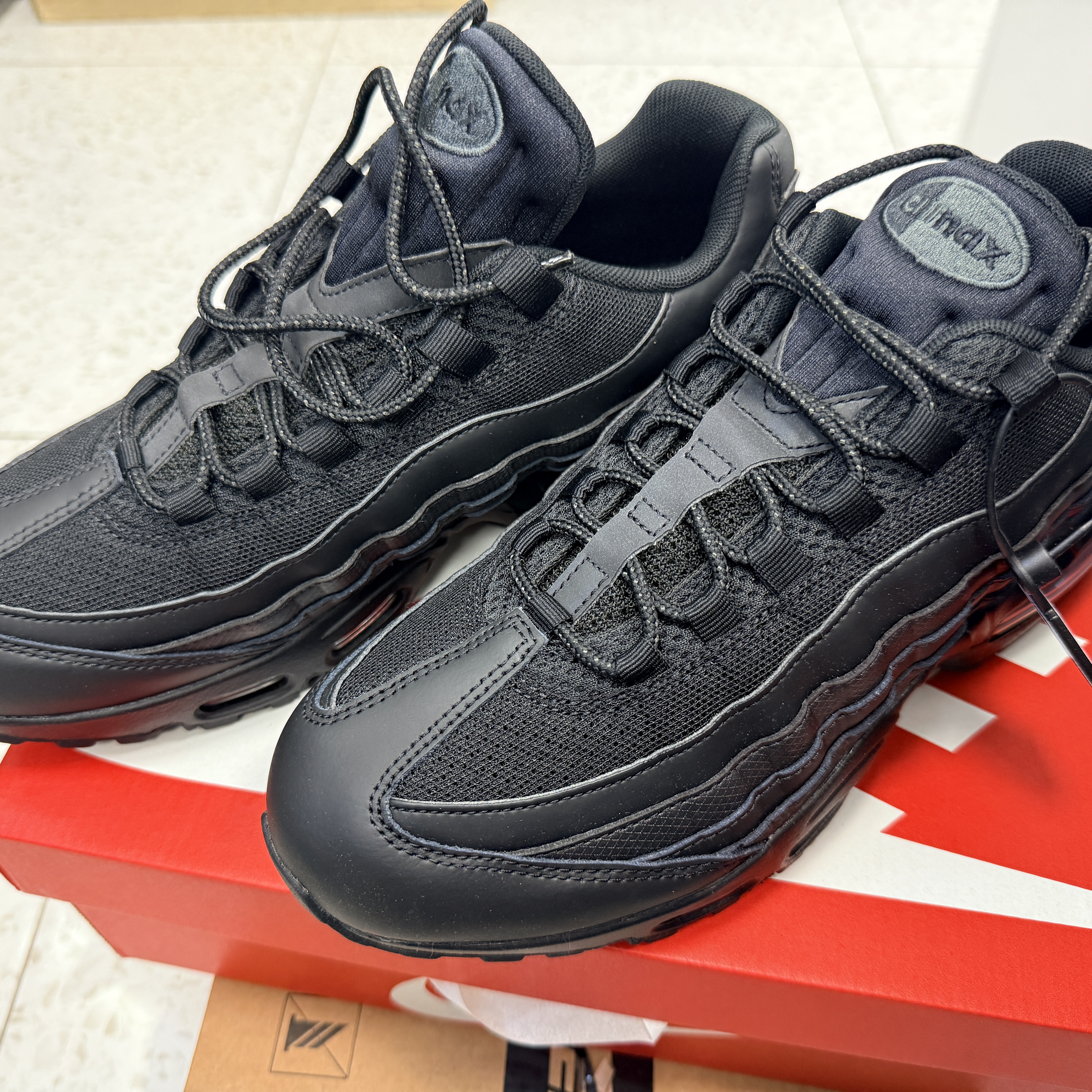 Nike Air Max 95 OG Black Anthracite 착용 스타일