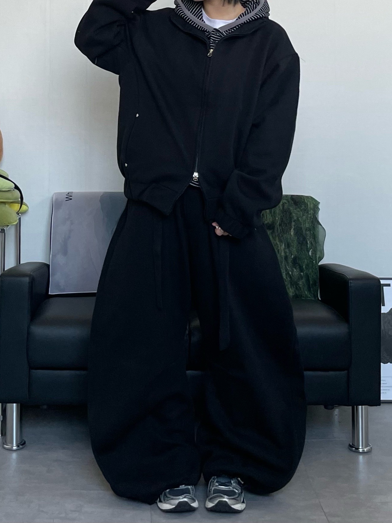 Hello Sunrise  Two Tone Washed OG Logo 6panel Cap Off White & Black, Asics Unlimited Gel-Kayano 14 Carrier Grey Black 착용 스타일 - 4