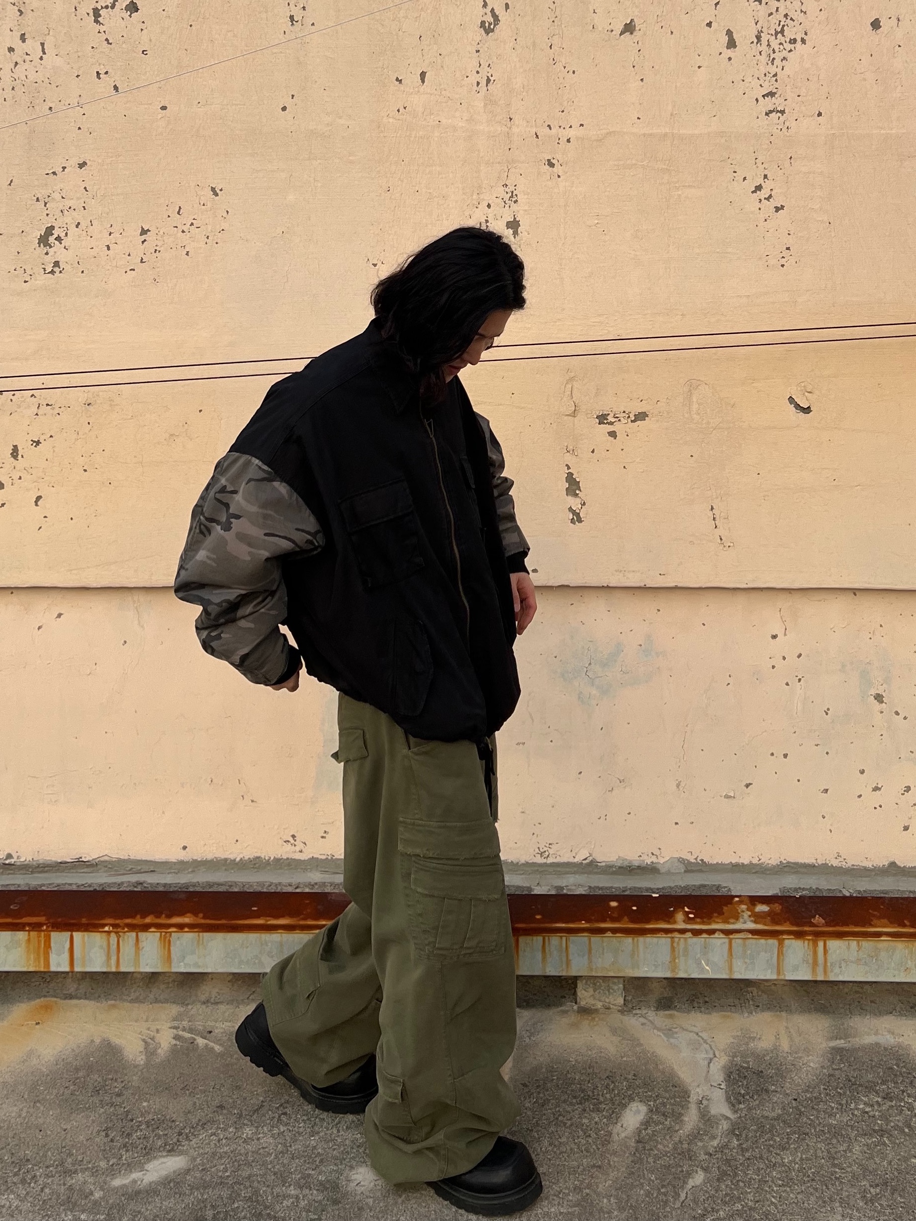 Nonnod Double Pocket Cargo Pants Vintage khaki, Undermycar Morph Oversized Crop Field Jacket Rock Ridge - 23SS 착용 스타일 - 5