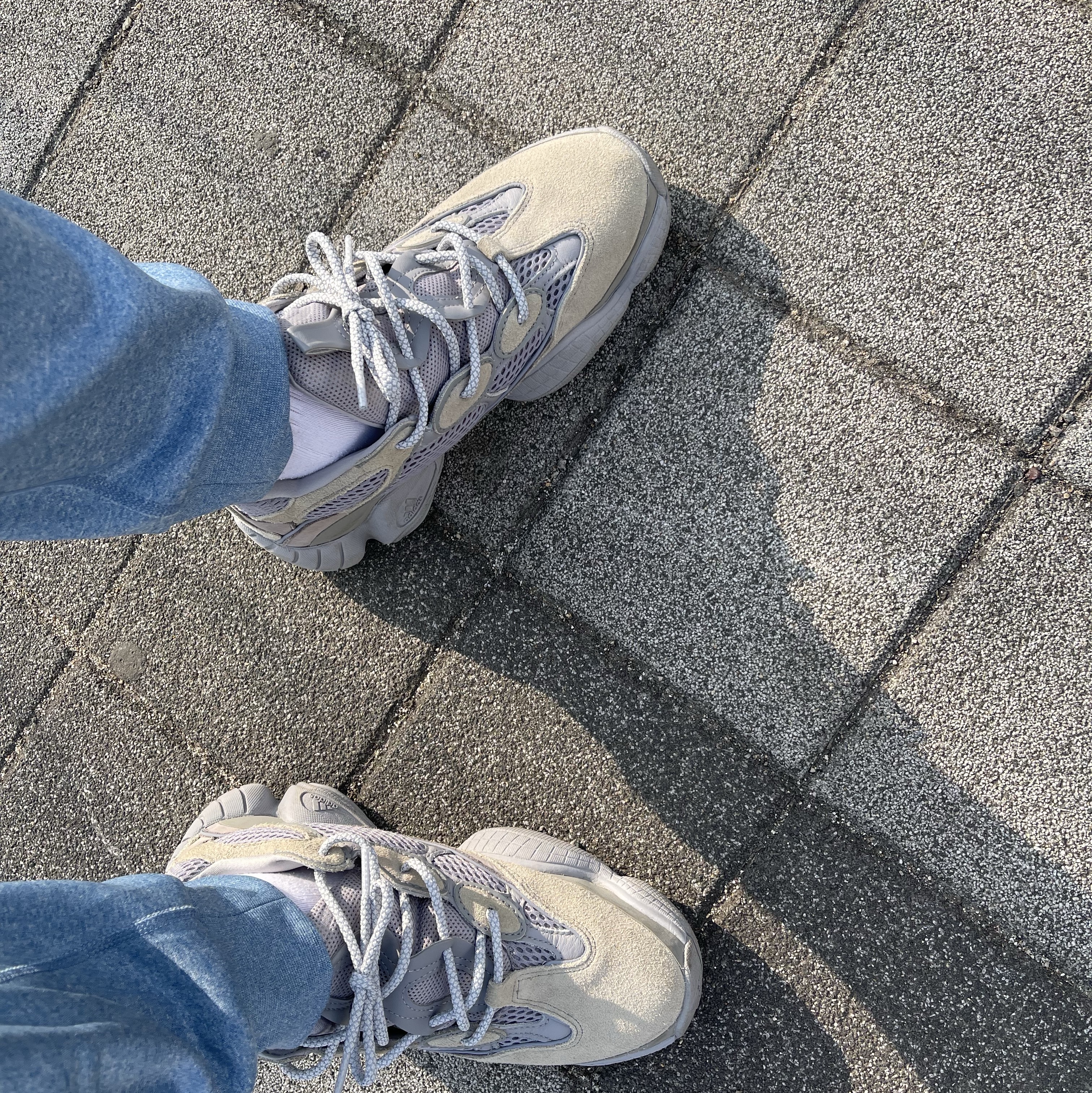 Adidas Yeezy 500 Stone Salt 착용 스타일 - 3