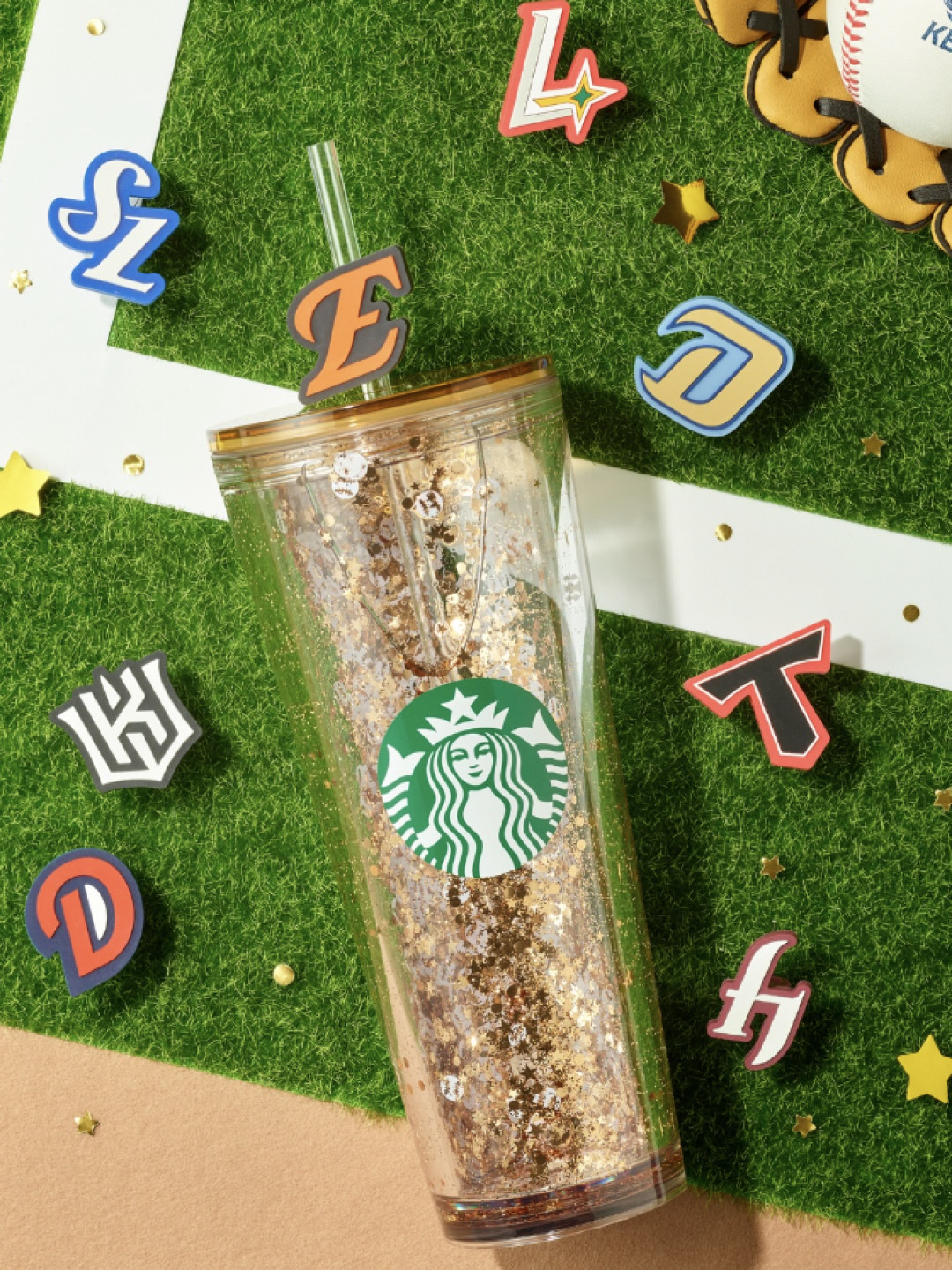 Starbucks x KBO SS Lions Can Cooler Tumbler 473ml, Starbucks x KBO SS Heroes Can Cooler Tumbler 473ml 착용 스타일 - 3