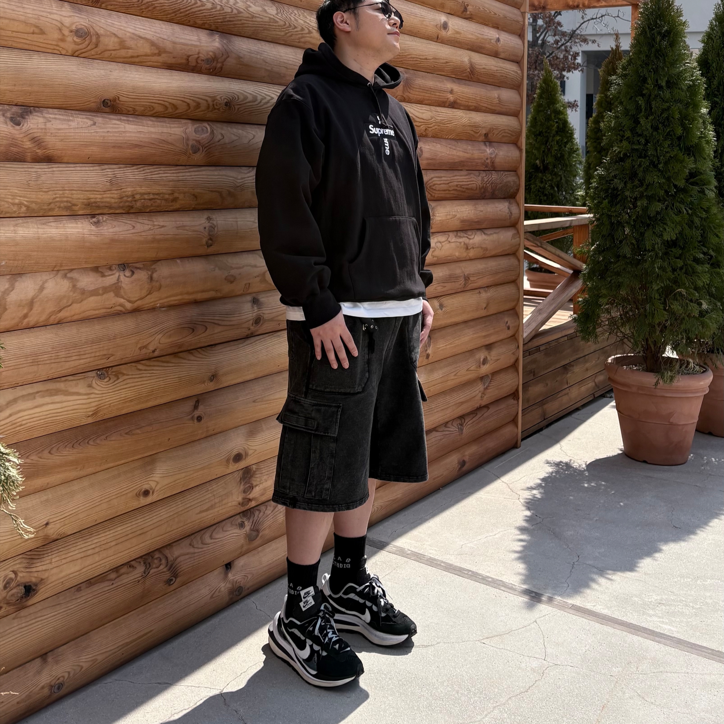 Supreme Cross Box Logo Hooded Sweatshirt Black - 20FW, Nike x Sacai VaporWaffle Black White 착용 스타일 - 1