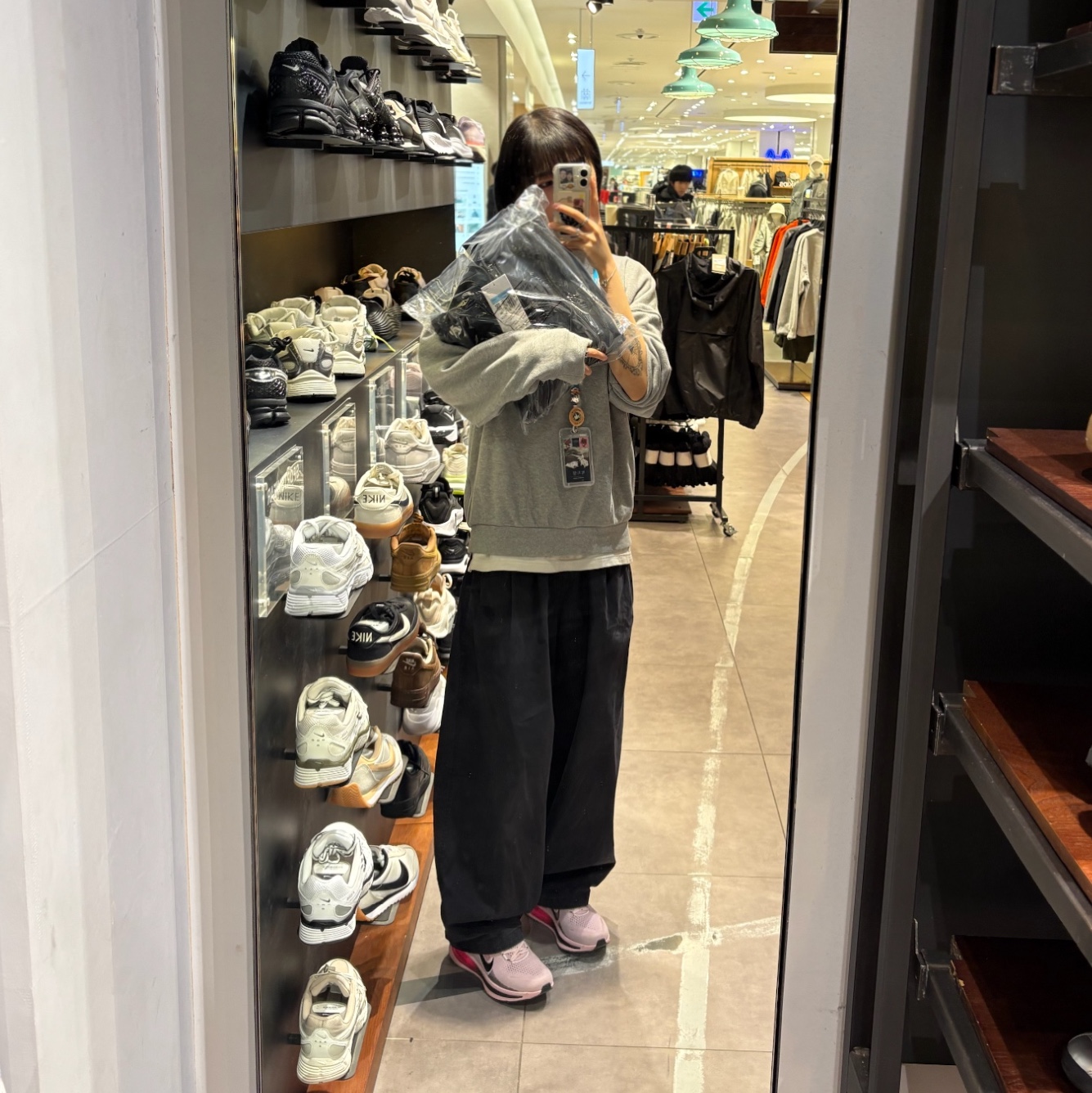 Nike Club Balloon Pants Black - Asia, Nike Zoom Vomero 5 SP Black 착용 스타일 - 3