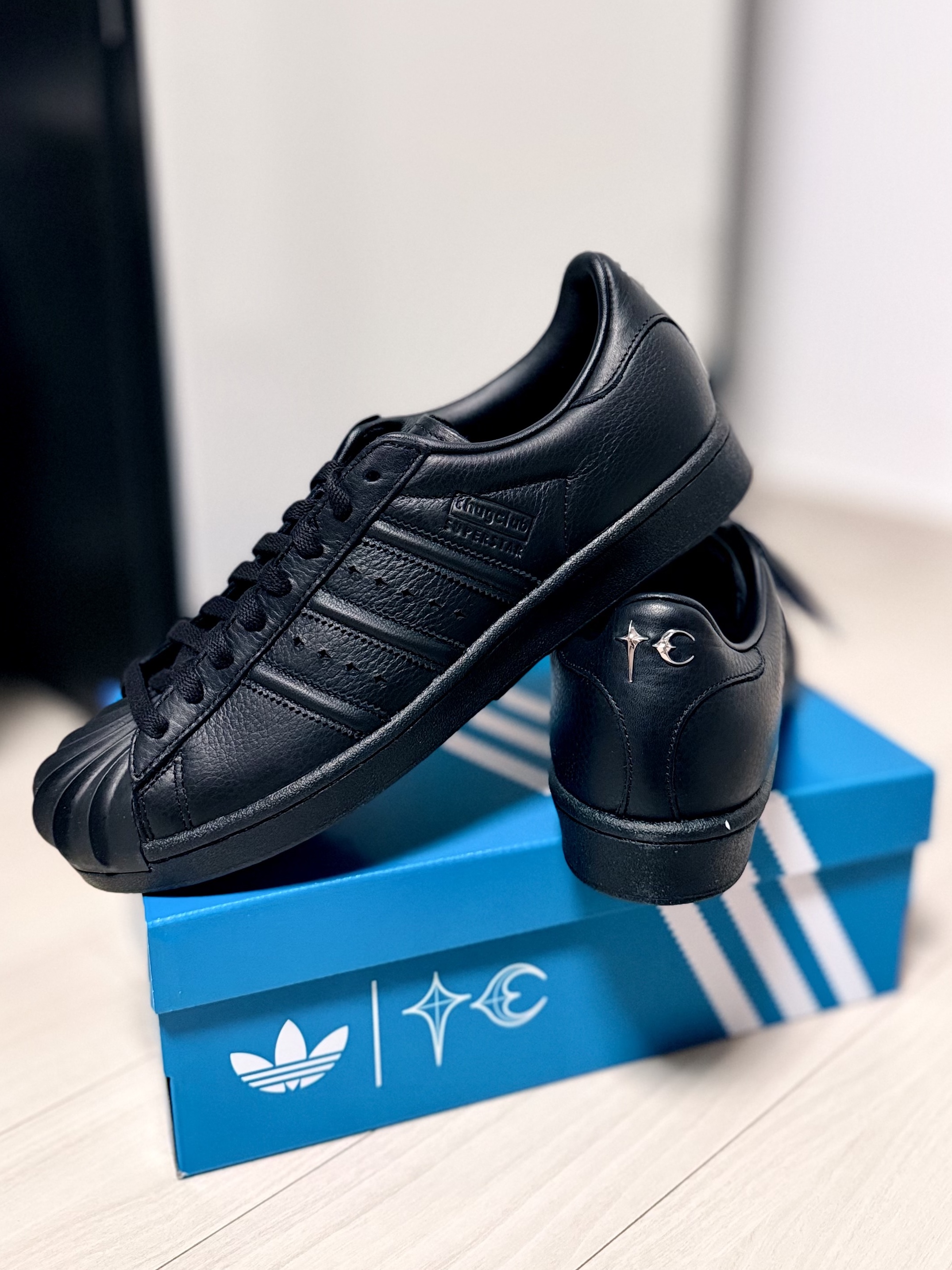 Adidas x Thug Club Superstar Vintage Core Black 착용 스타일
