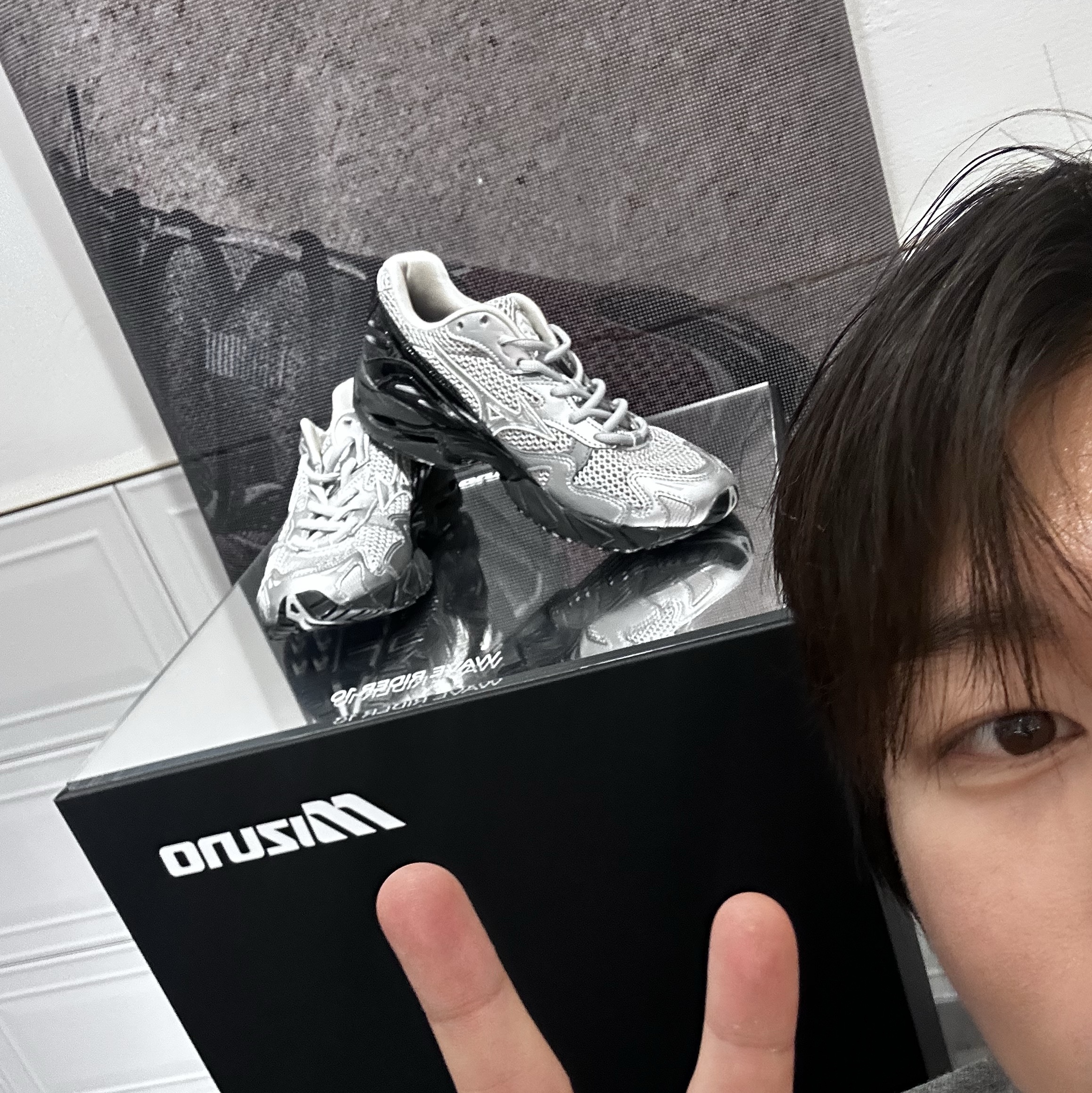 Mizuno Wave Rider 10 Light Grey Black 착용 스타일