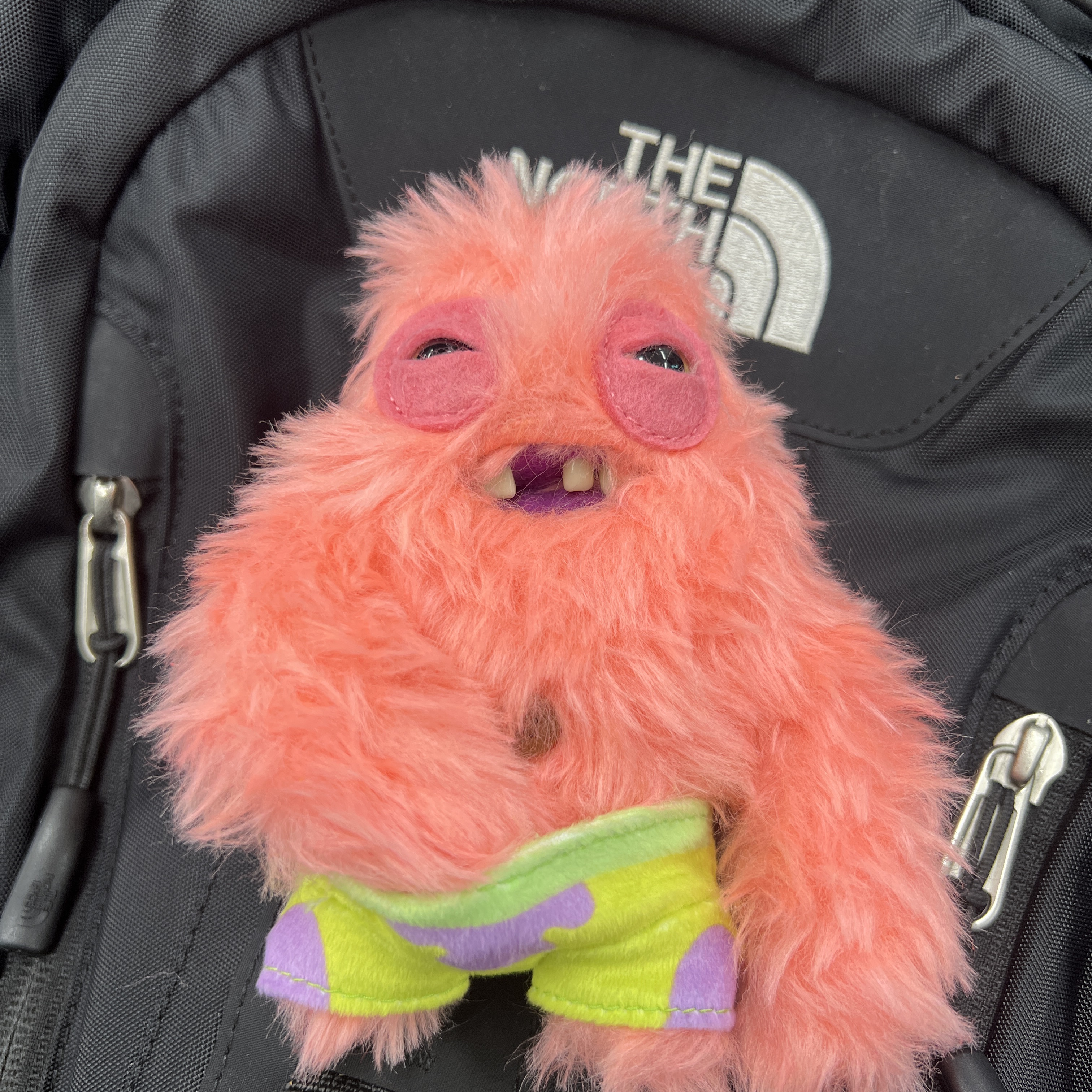 Fuggler x SpongeBob Patrick Star Keyring Pink 착용 스타일
