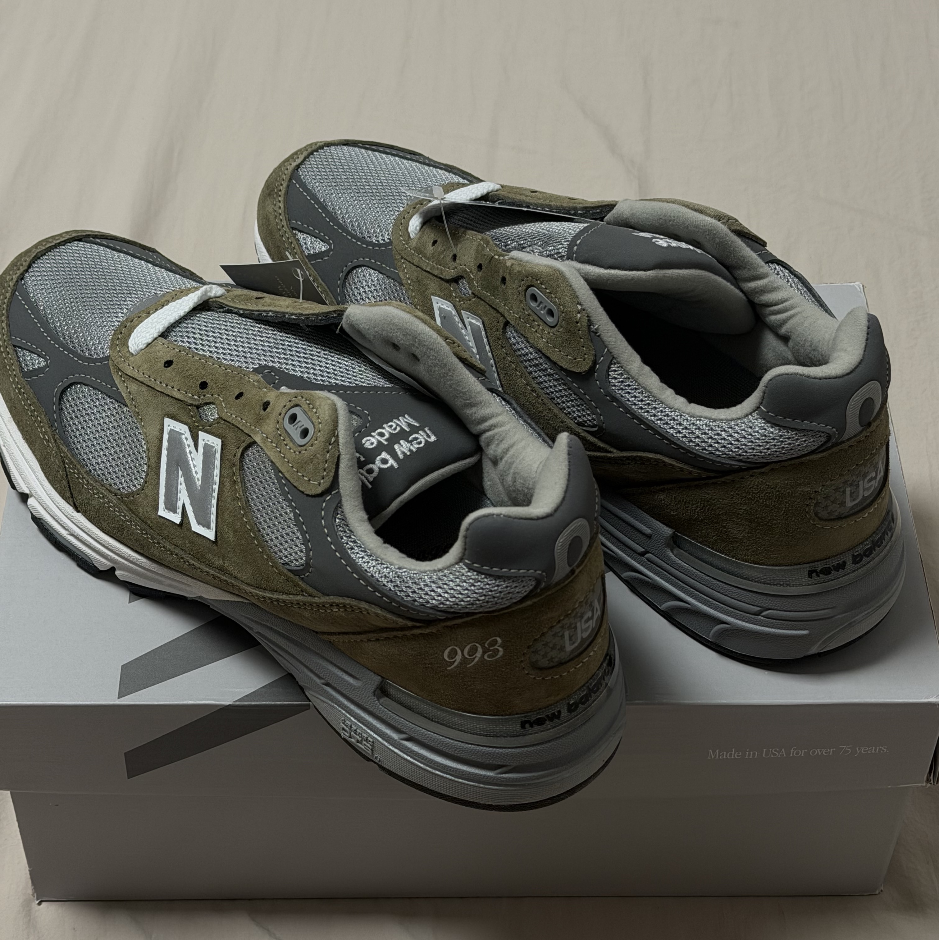 New Balance 993 Made in USA Covert Green Medium Grey - D Standard 착용 스타일