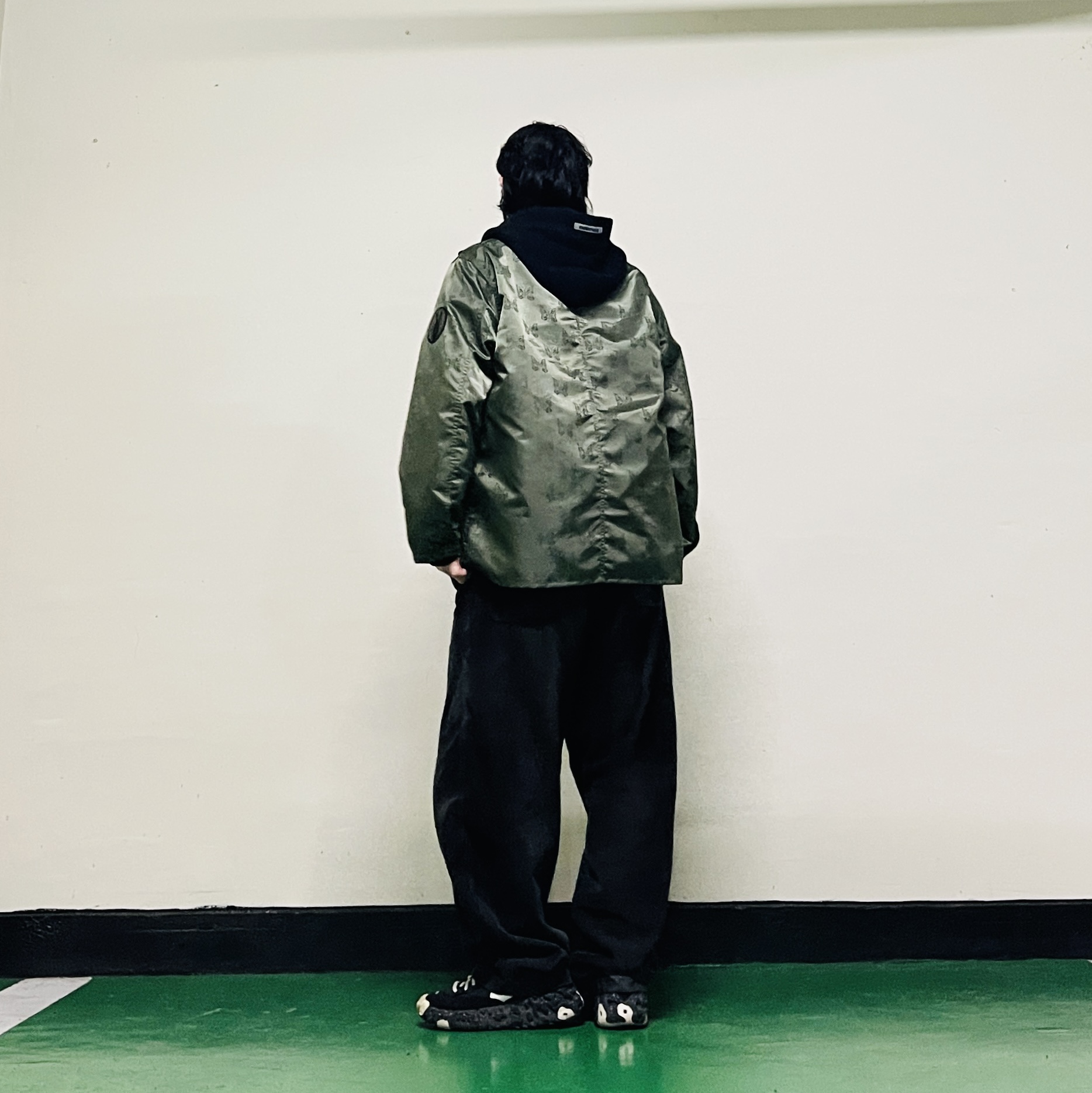 Needles D.N. Coverall Papillon Jacquard Sateen Olive, Essentials Knit Hoodie Black - 20FW 착용 스타일 - 2