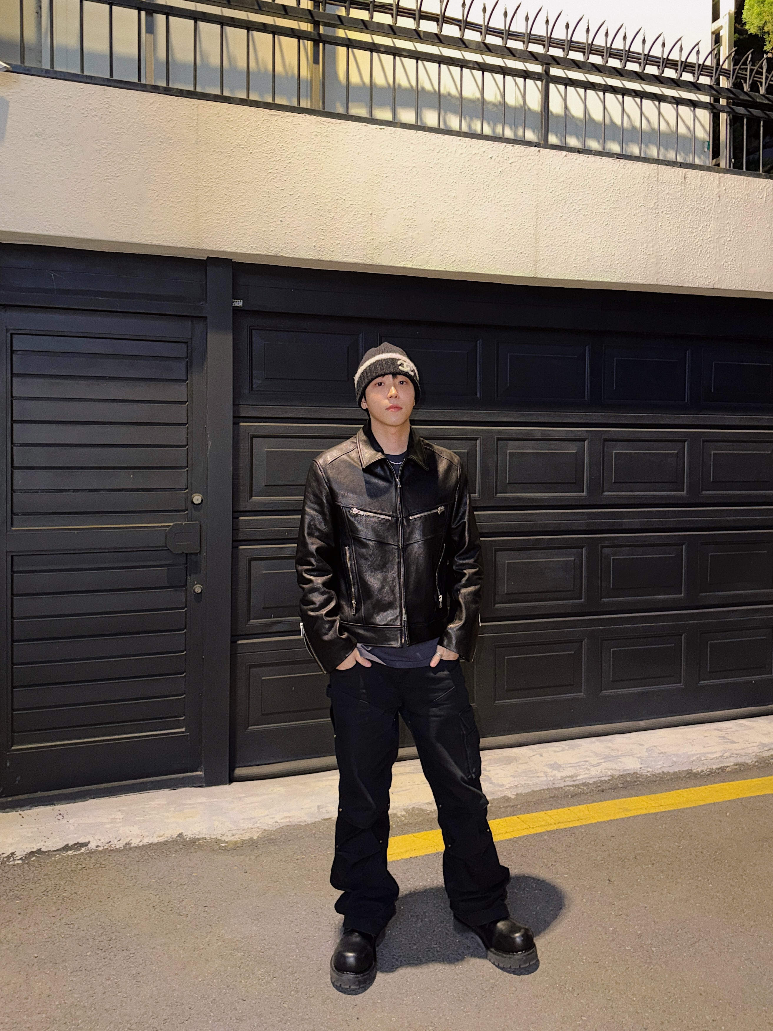 STU Lambskin Zipper Leather Jacket In Black, Vacant Archive Men Fedry Work-Pants Black 착용 스타일 - 1