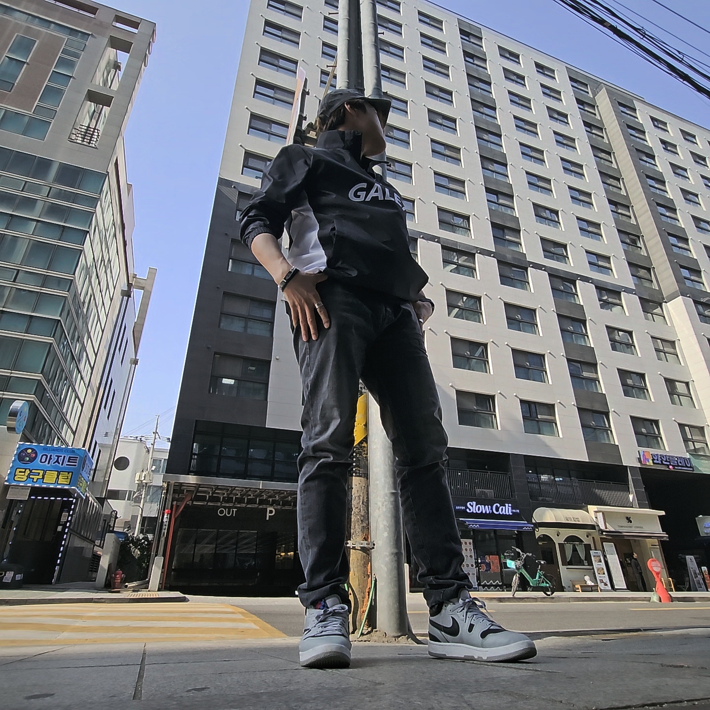 Nike x Travis Scott Mac Attack SP Light Smoke Grey, Diesel Dx0966 Logo ID Tag Bracelet Silver 착용 스타일 - 2