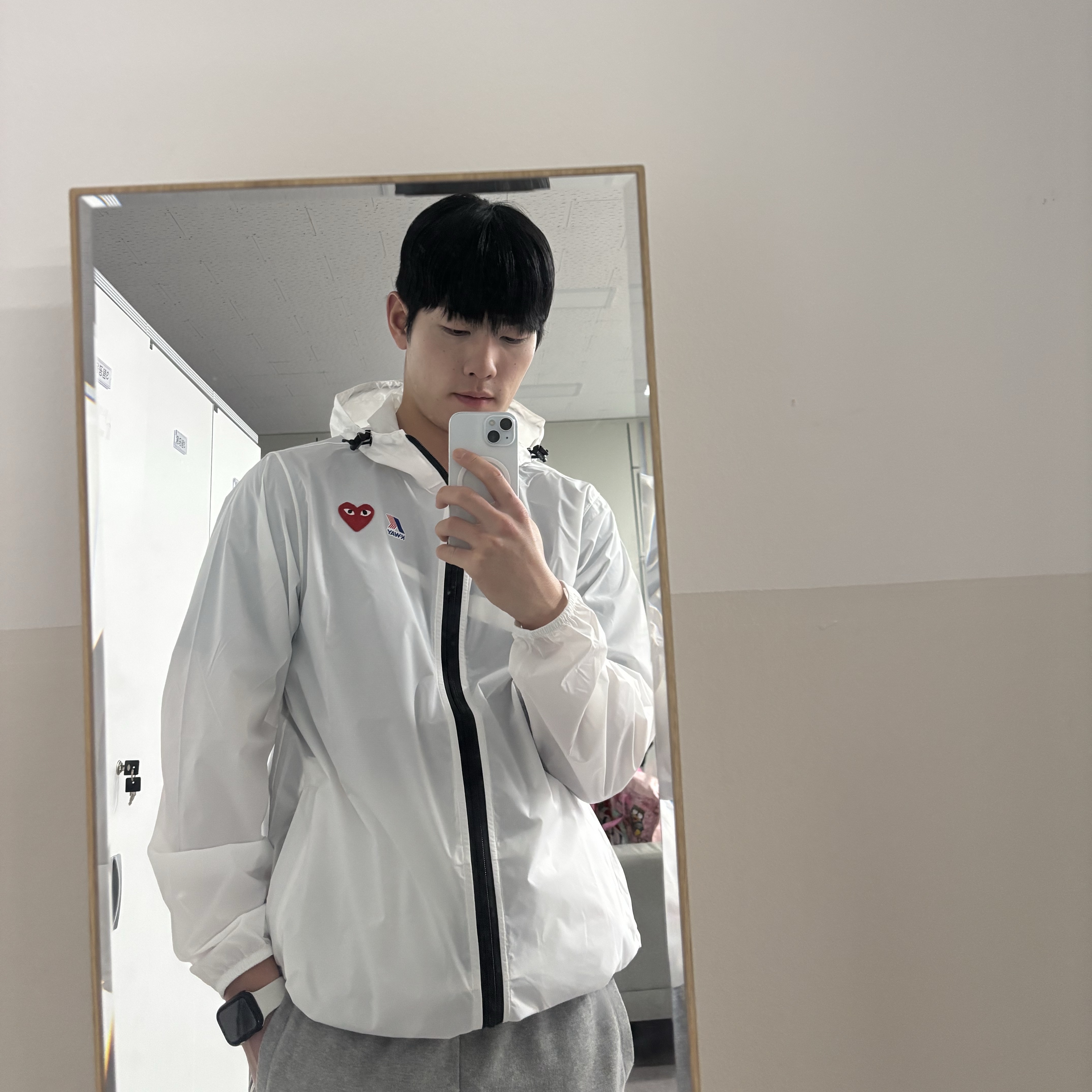 Play Comme des Garcons x K-Way Full Zip Jacket White 착용 스타일