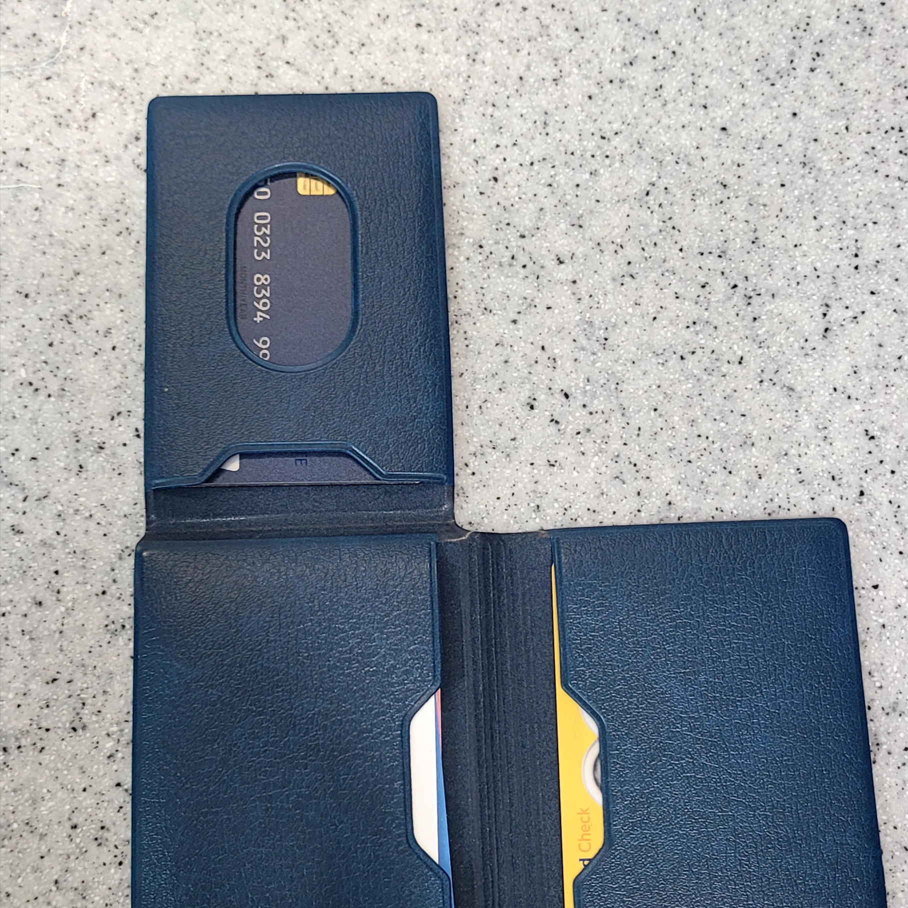 Beams x Hightide Special Order Pass & Card Case Navy 착용 스타일 - 2