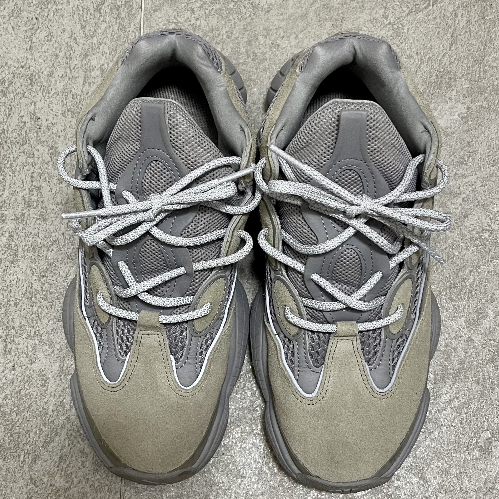 Adidas Yeezy 500 Stone Salt 착용 스타일 - 1