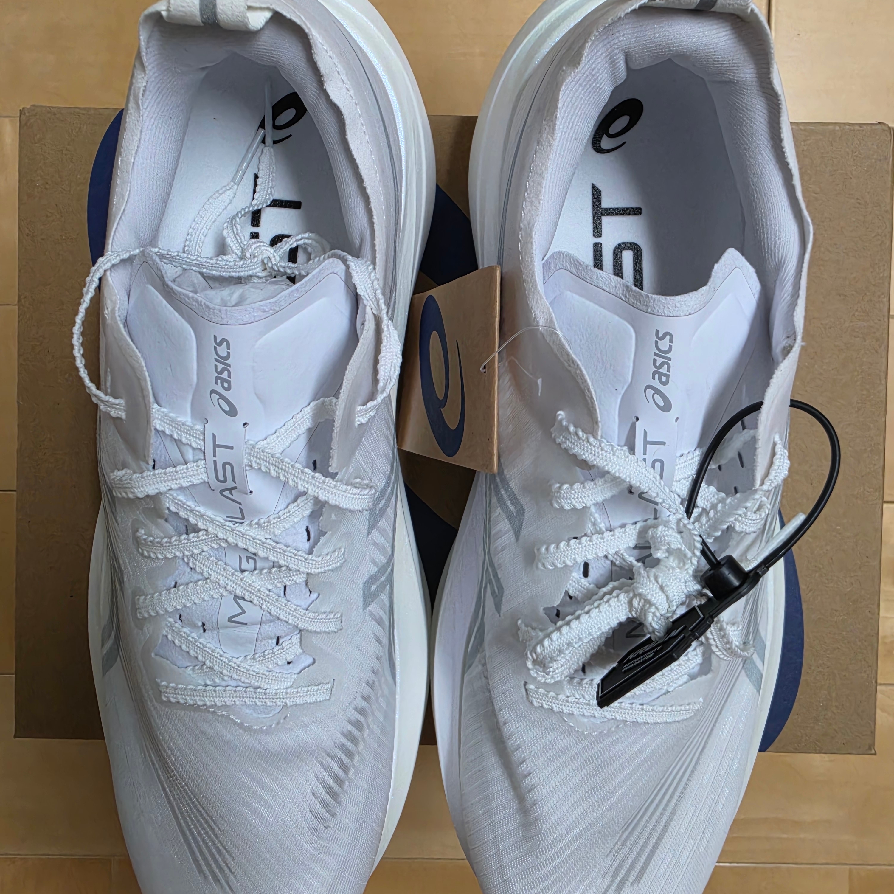 Asics Megablast White Piedmont Grey 착용 스타일 - 4