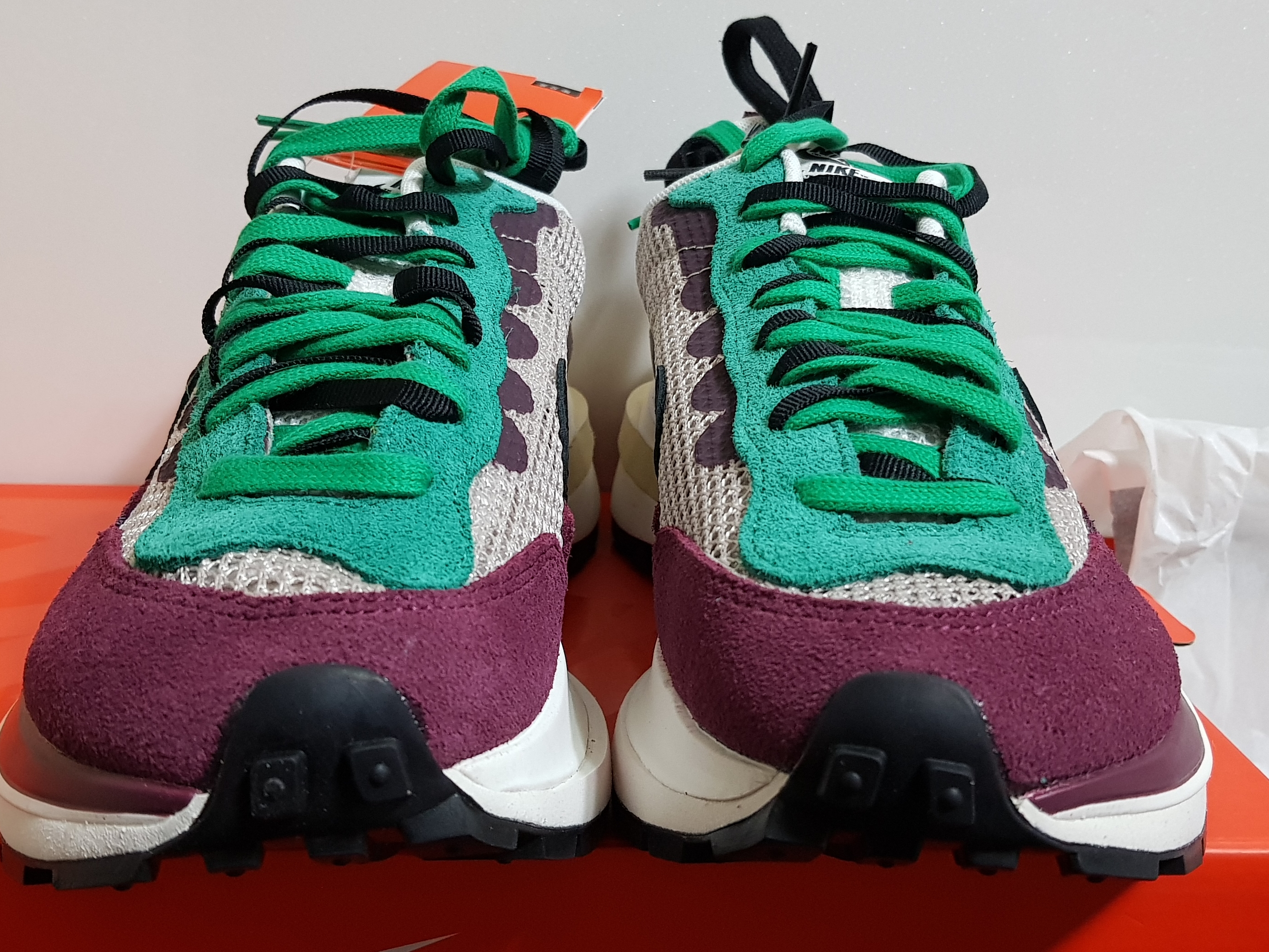 Nike x Sacai VaporWaffle String & Black Villain Red 착용 스타일