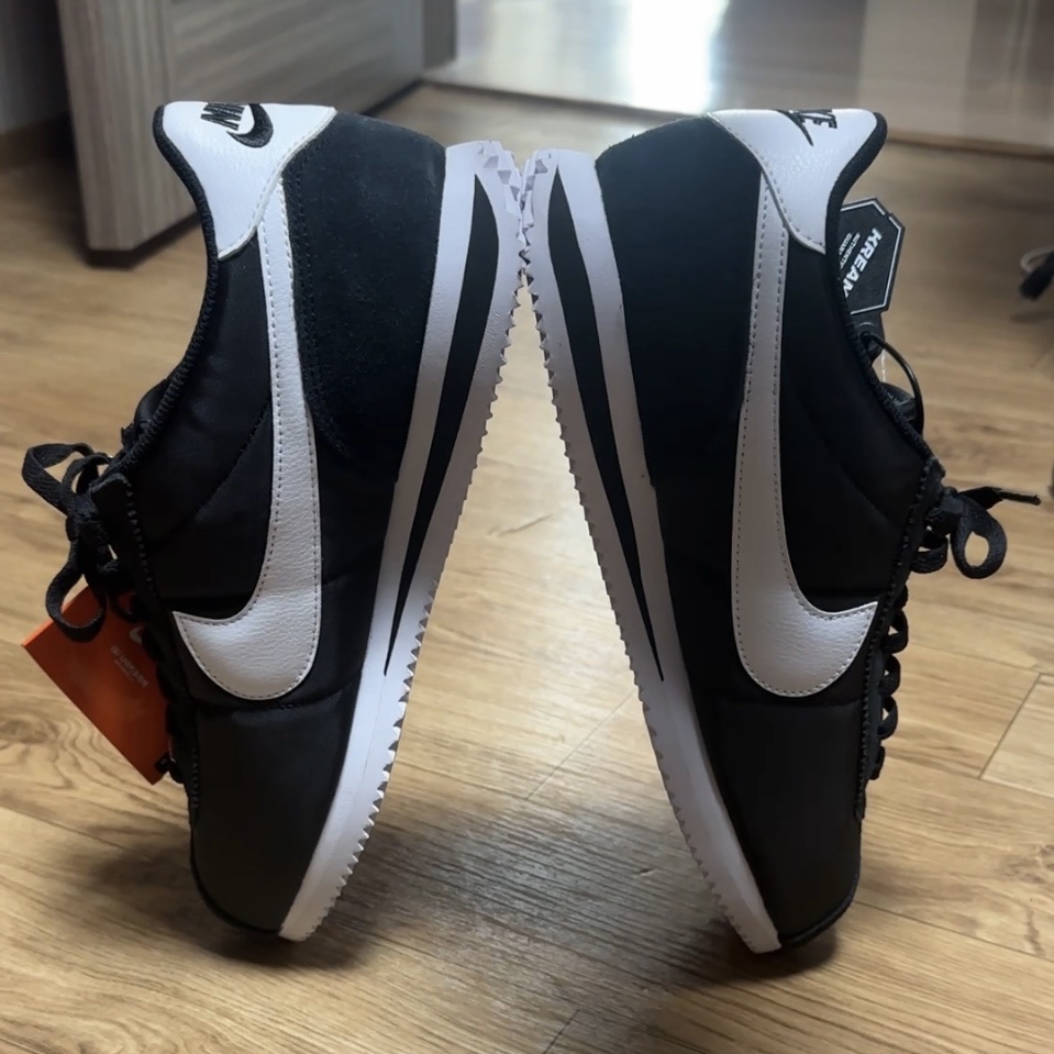 Nike Cortez TXT Black White 착용 스타일 - 1