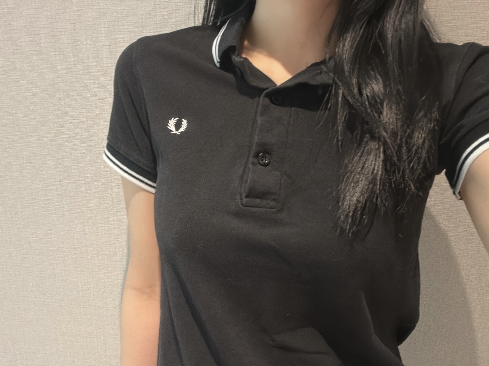 Fred Perry Womens D3600 Twin Tipped Fred Perry Dress Black/White 착용 스타일