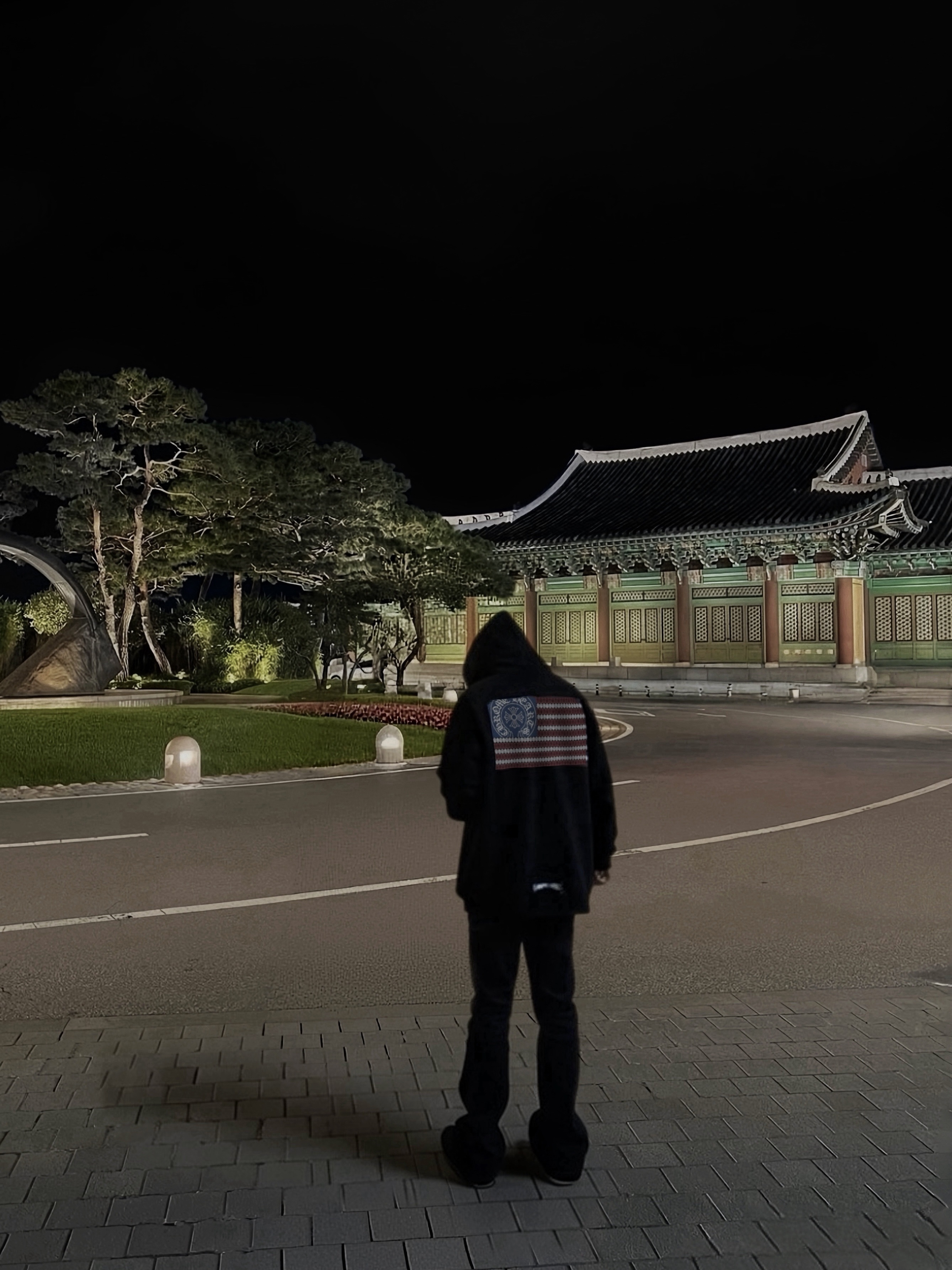 Chrome Hearts American Flag Dagger Hoodie Black, Undermycar Mu.30 Anti Fxxking Logo Play Stretch Flare Black Jeans 착용 스타일