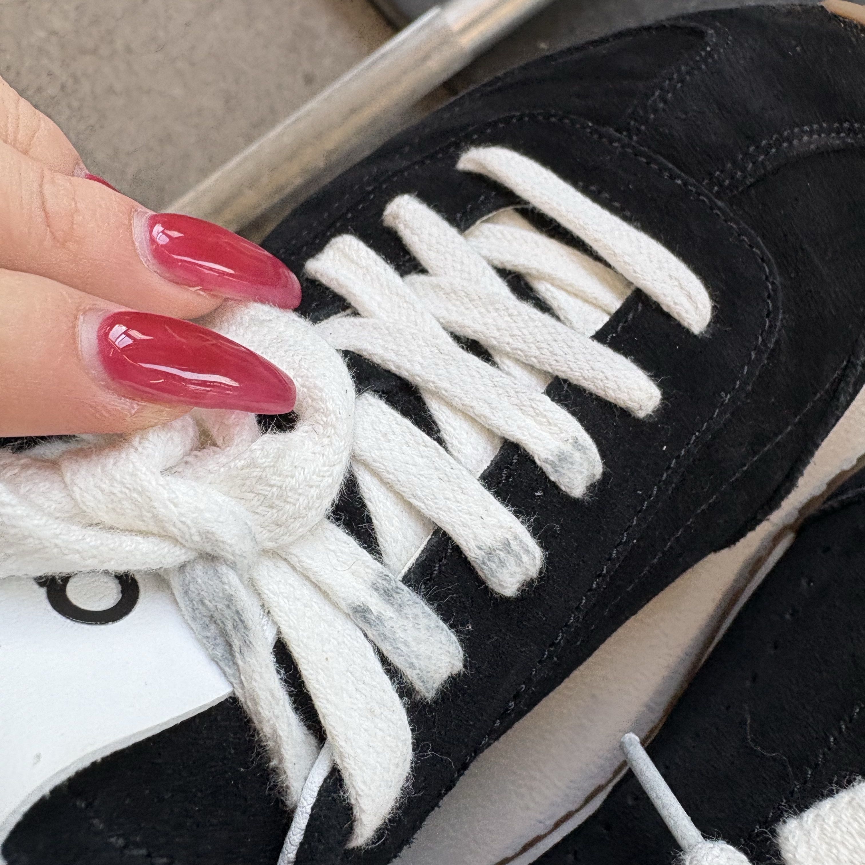 (W) Alo Yoga Sunset Sneaker Black 착용 스타일 - 1