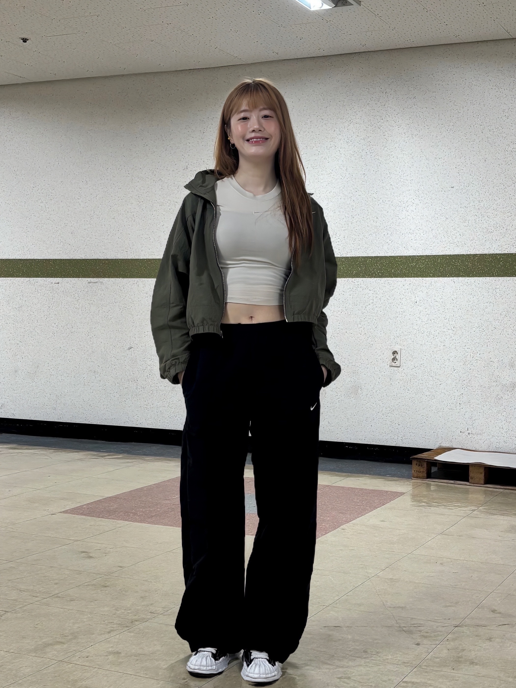 Maison Mihara Yasuhiro Blakey OG Sole Canvas Low-top Sneakers Black White, (W) Nike NSW Everything Woven Oversized Repel UV Protection Jacket Medium Olive Sail - Asia 착용 스타일 - 3