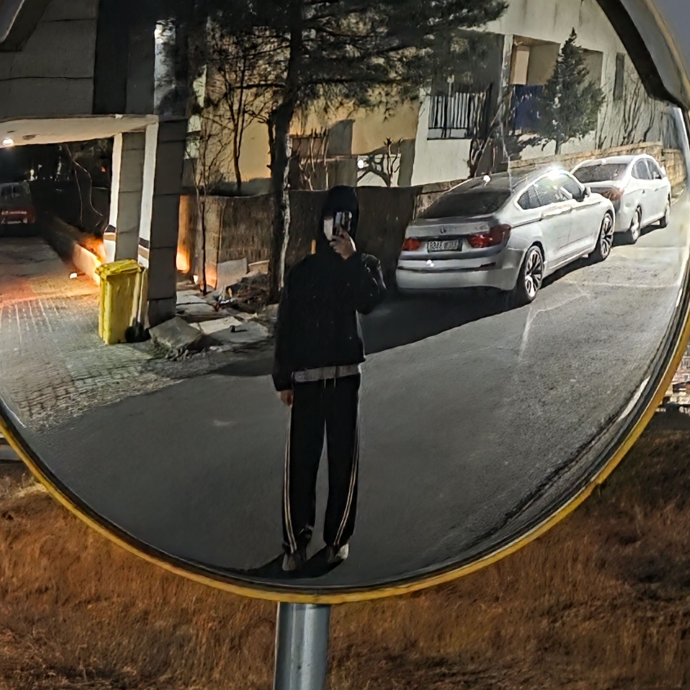 Honda Nylon Track Pants Black 착용 스타일