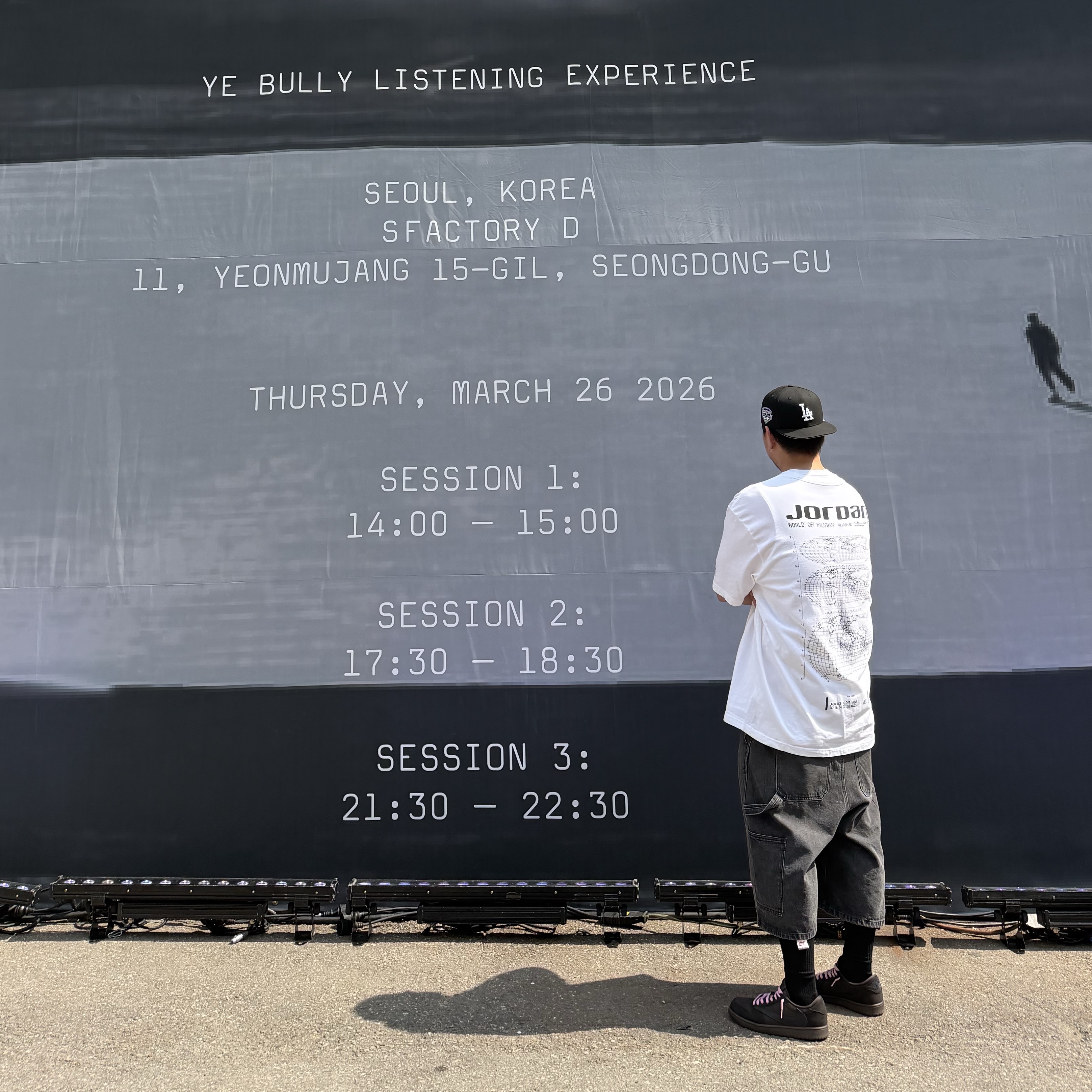 Jordan 1 x Travis Scott Retro Low OG SP Velvet Brown and Dark Mocha 착용 스타일 - 1