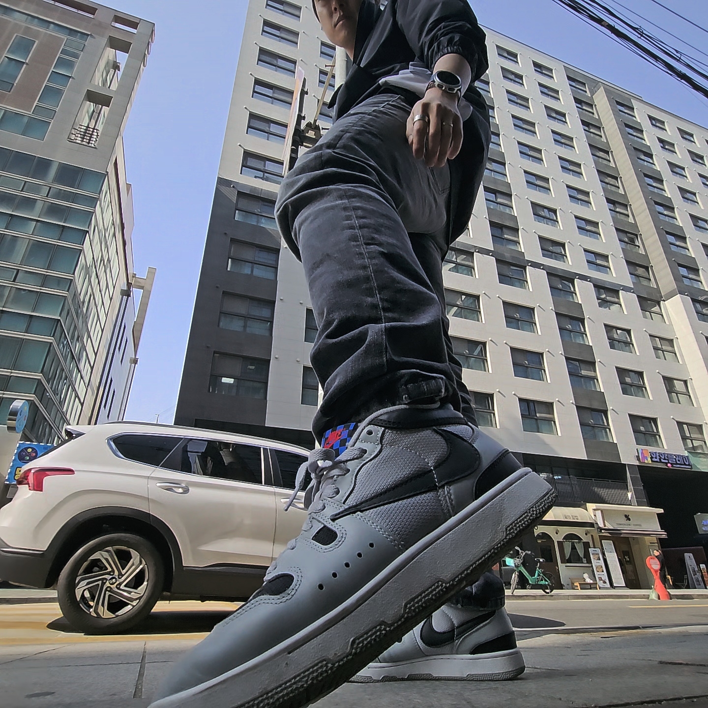 Nike x Travis Scott Mac Attack SP Light Smoke Grey, Diesel Dx0966 Logo ID Tag Bracelet Silver 착용 스타일 - 5