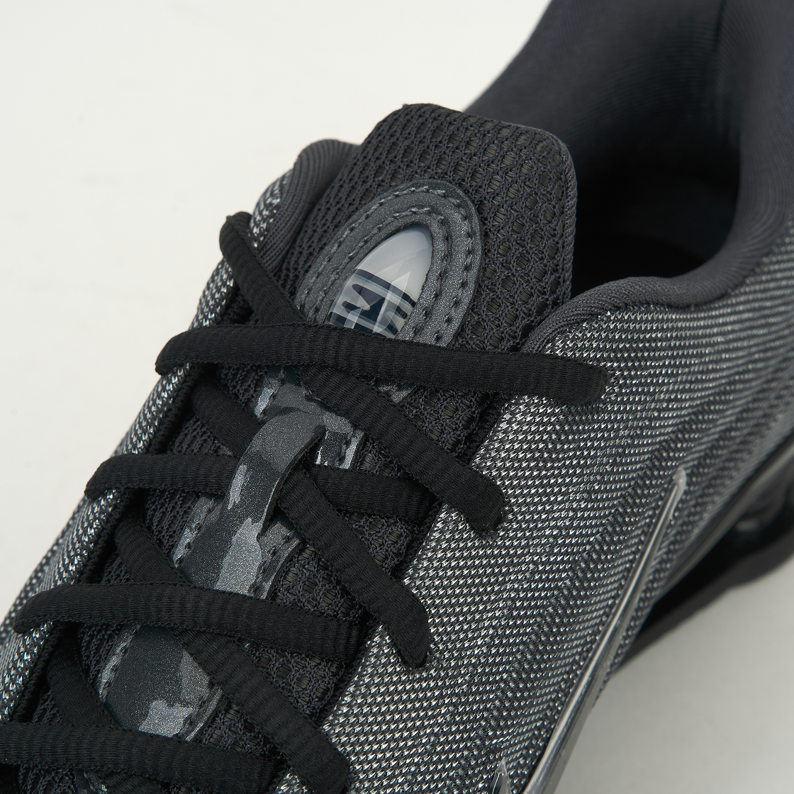 (W) 나이키 x 네이키드 샥스 Z 메탈릭 헤마타이트 블랙((W) Nike x Naked Shox Z Metallic Hematite Black) - 7