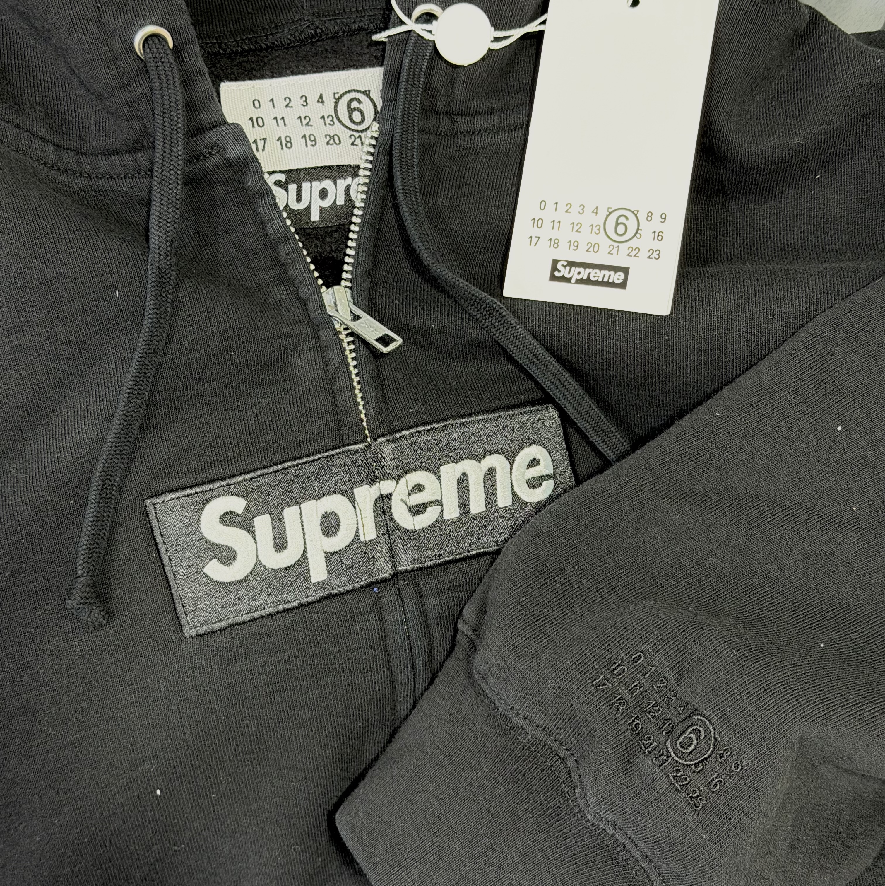 Supreme x MM6 Maison Margiela Box Logo Zip Up Hooded Sweatshirt Black - 26SS 착용 스타일 - 2