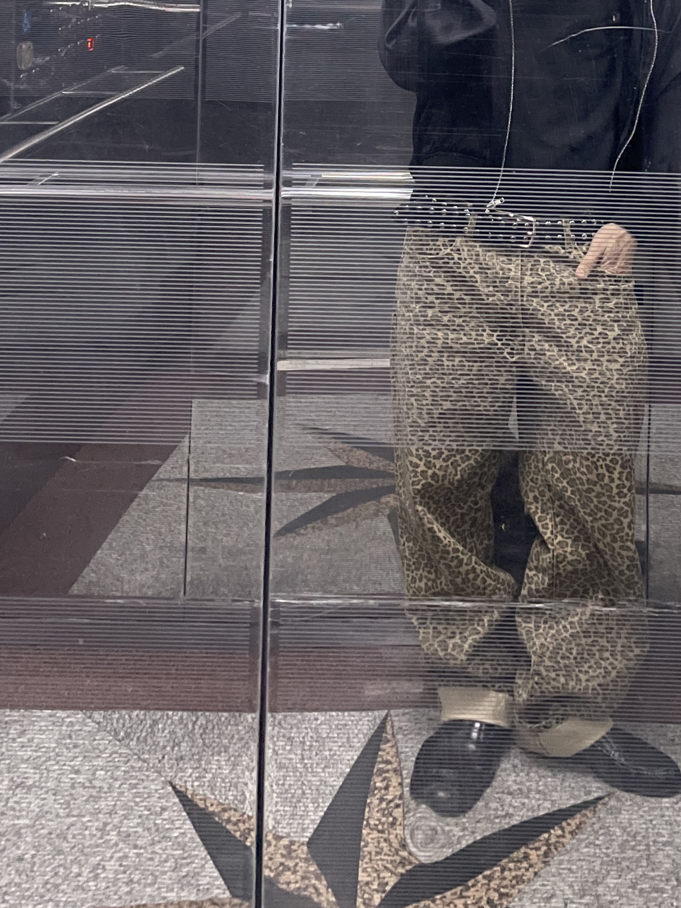 Stussy New Classic Jean Denim Leopard 착용 스타일 - 3