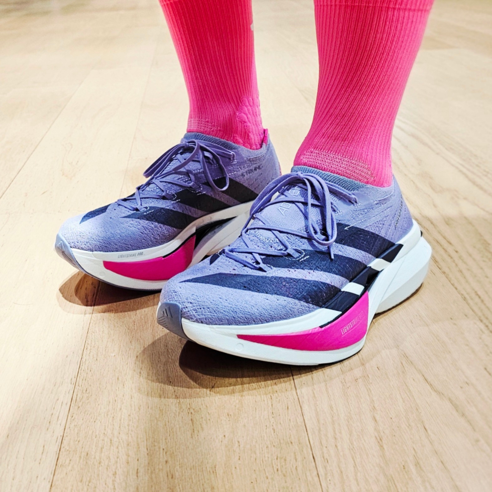 Adidas Adizero Prime X3 Strung Powder Plum Aurora Black 착용 스타일
