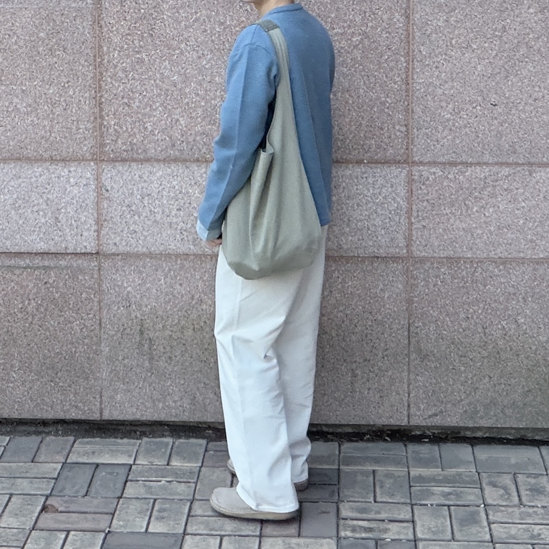 Clarks Desert Trek Taupe Nubuck, PERENN Washed Cotton Shoulder Bag Sage 착용 스타일 - 2